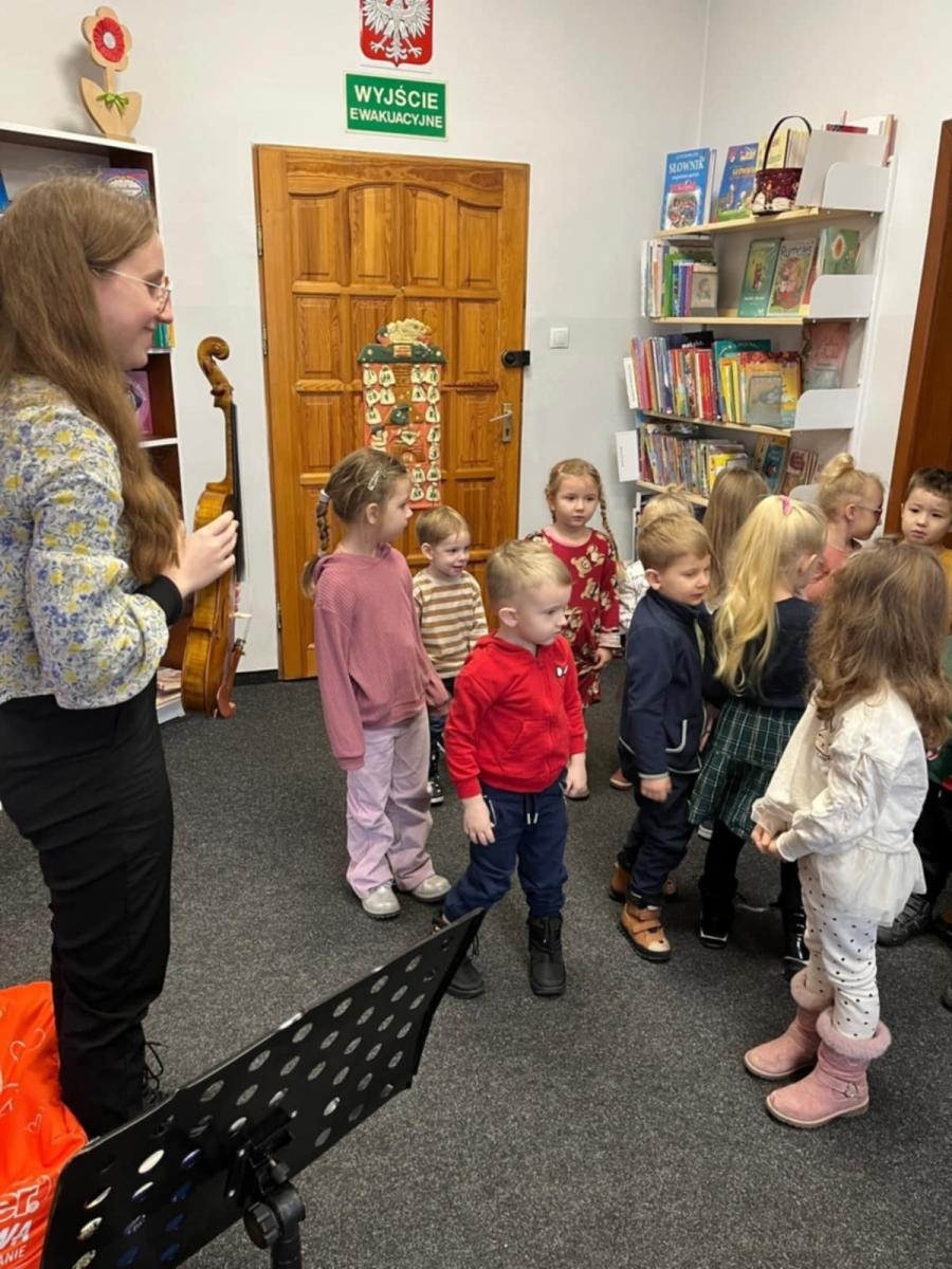 Zdjęcie w galerii na portalu naszraciborz.pl: Skrzypce i magia dźwięku – wyjątkowe spotkanie grup Żabki i Krasnoludki wiadomości z regionu