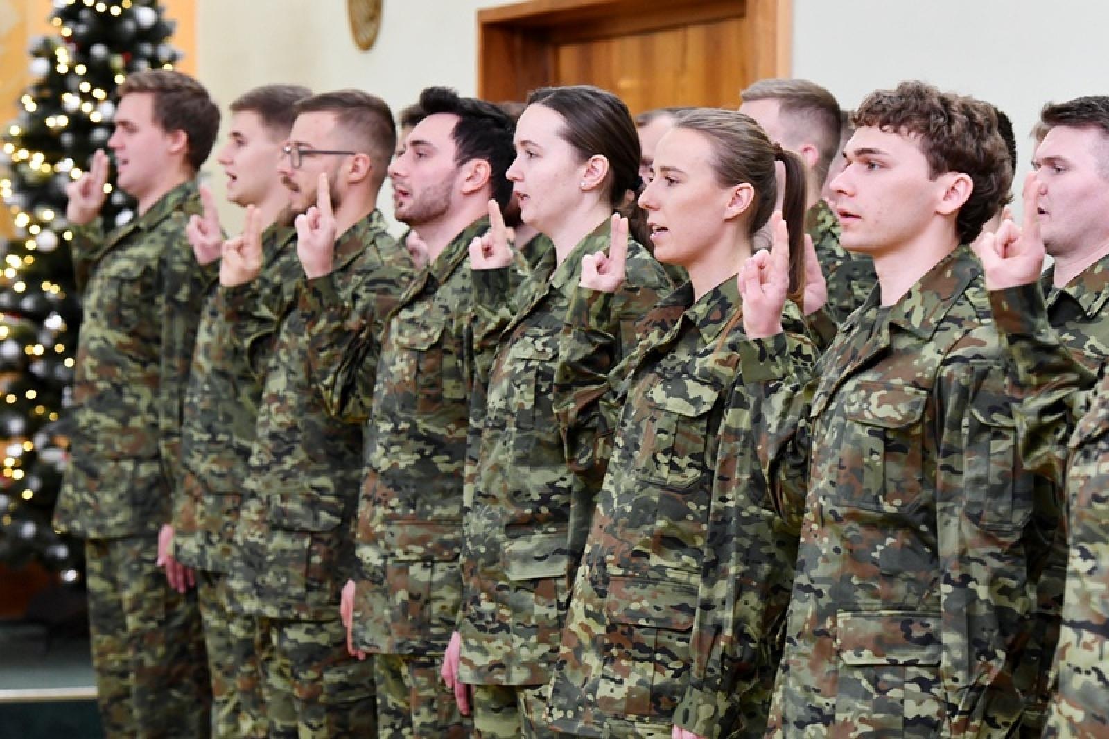 Zdjęcie w galerii na portalu naszraciborz.pl: Uroczyste ślubowanie nowych funkcjonariuszy Śląskiego Oddziału Straży Granicznej wiadomości z regionu