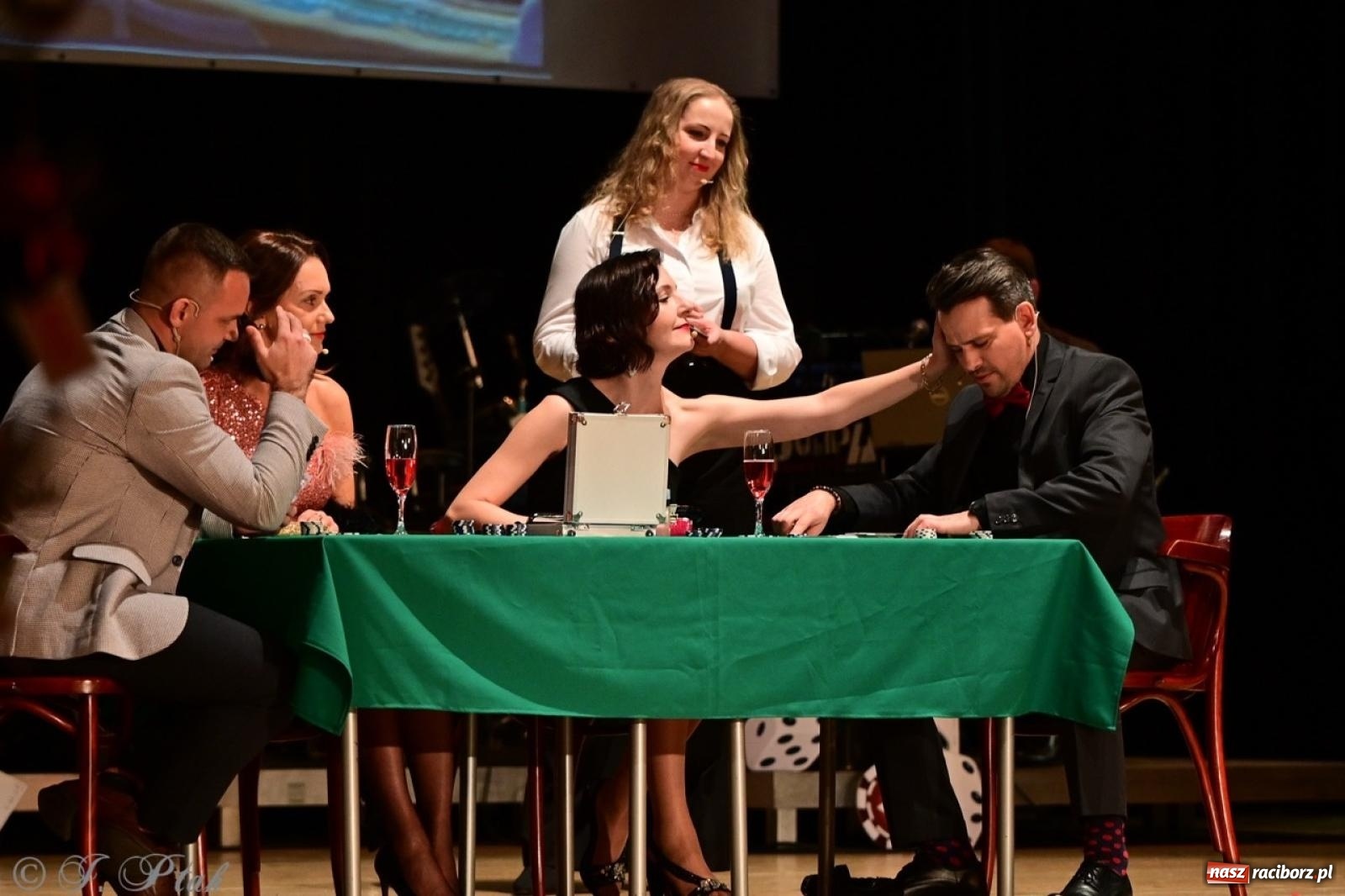 Zdjęcie w galerii na portalu naszraciborz.pl: Oczko, czyli 21. raciborska Gwiazdka Serc [FOTO] wiadomości z regionu