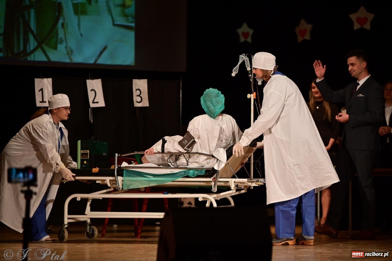 Zdjęcie w galerii na portalu naszraciborz.pl: Oczko, czyli 21. raciborska Gwiazdka Serc [FOTO] wiadomości z regionu