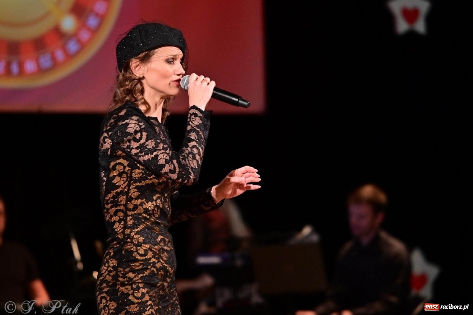 Zdjęcie w galerii na portalu naszraciborz.pl: Oczko, czyli 21. raciborska Gwiazdka Serc [FOTO] wiadomości z regionu