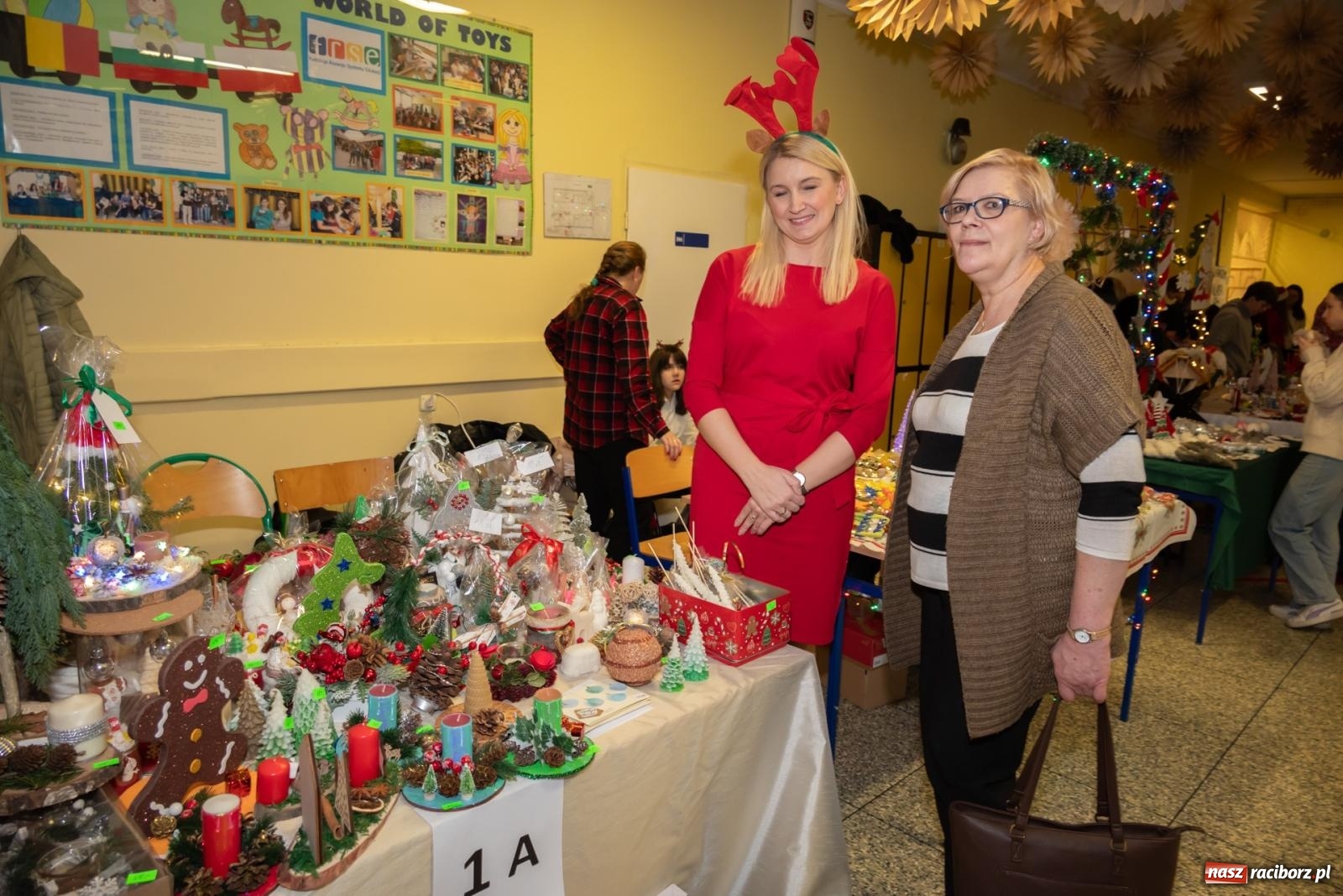 Zdjęcie w galerii na portalu naszraciborz.pl: Świąteczny kiermasz w SP 15. Moc atrakcji dla ducha i ciała wiadomości z regionu