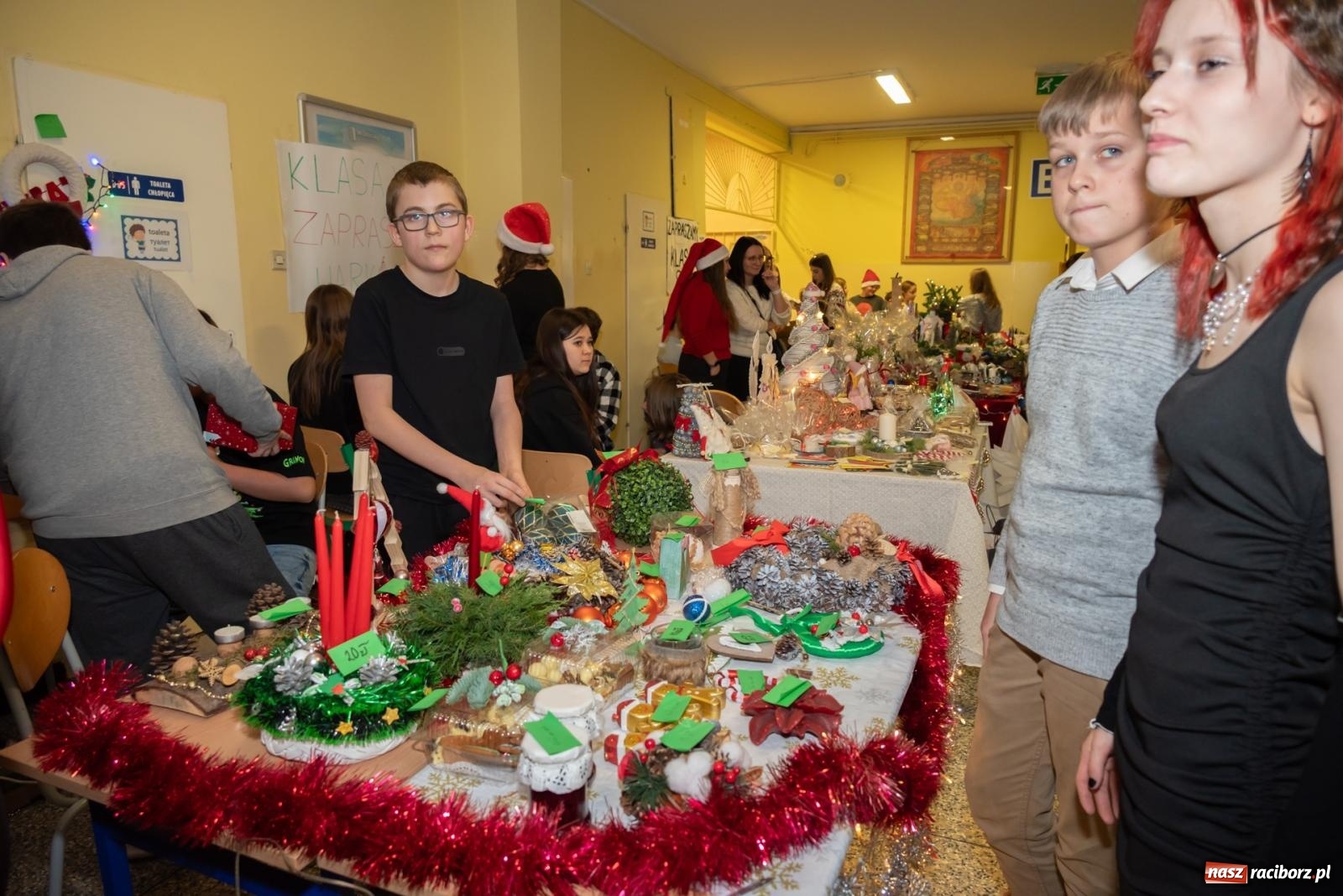 Zdjęcie w galerii na portalu naszraciborz.pl: Świąteczny kiermasz w SP 15. Moc atrakcji dla ducha i ciała wiadomości z regionu