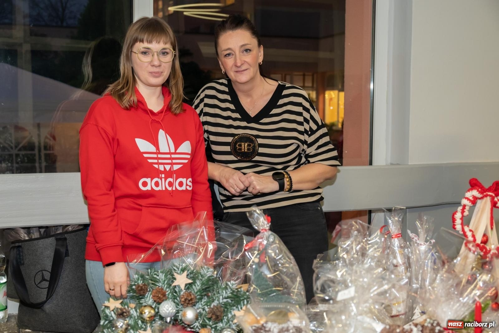 Zdjęcie w galerii na portalu naszraciborz.pl: Świąteczny kiermasz w SP 15. Moc atrakcji dla ducha i ciała wiadomości z regionu