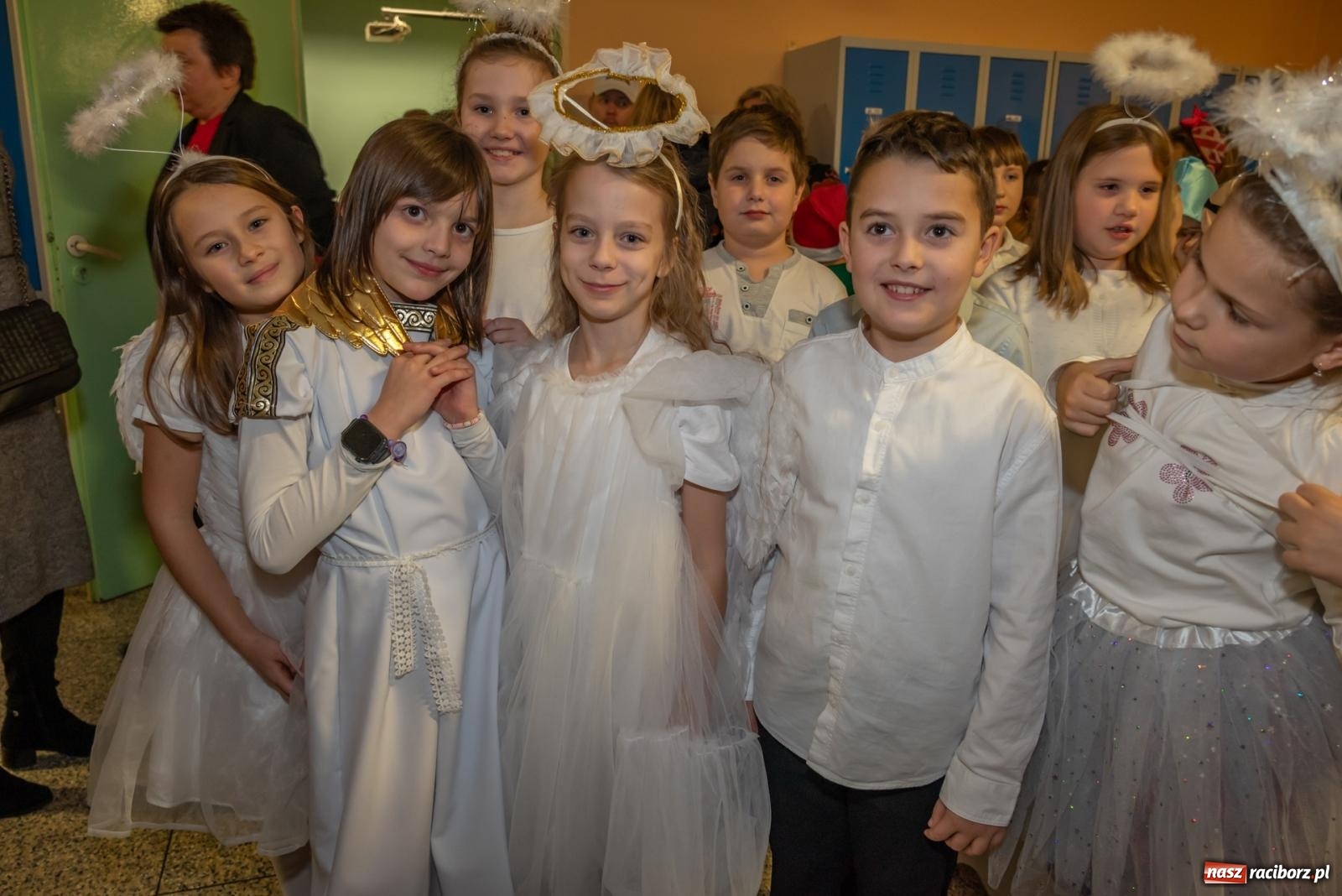 Zdjęcie w galerii na portalu naszraciborz.pl: Świąteczny kiermasz w SP 15. Moc atrakcji dla ducha i ciała wiadomości z regionu