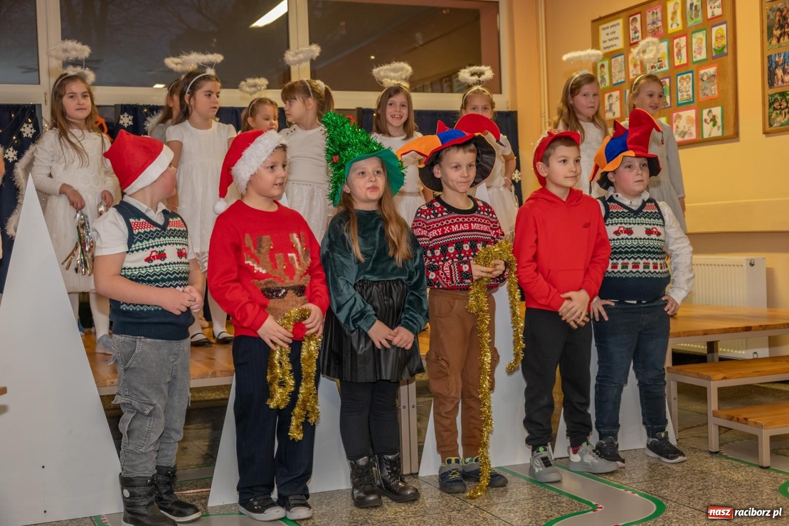 Zdjęcie w galerii na portalu naszraciborz.pl: Świąteczny kiermasz w SP 15. Moc atrakcji dla ducha i ciała wiadomości z regionu