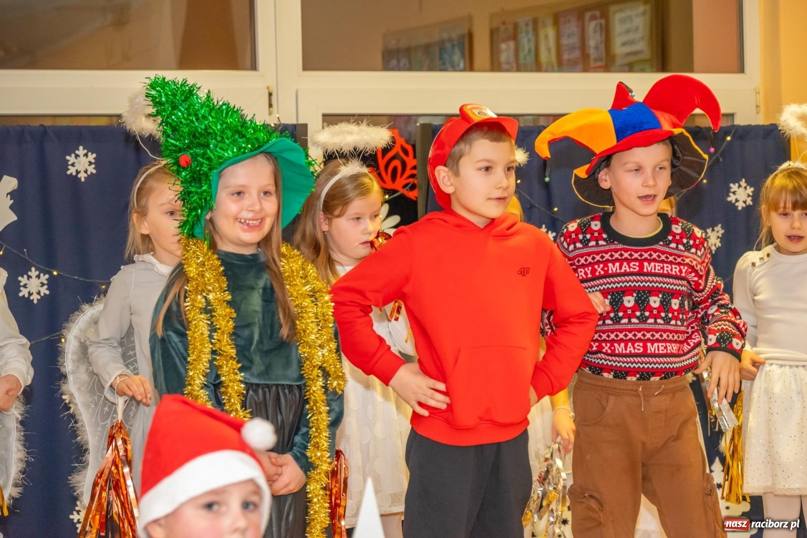 Zdjęcie w galerii na portalu naszraciborz.pl: Świąteczny kiermasz w SP 15. Moc atrakcji dla ducha i ciała wiadomości z regionu