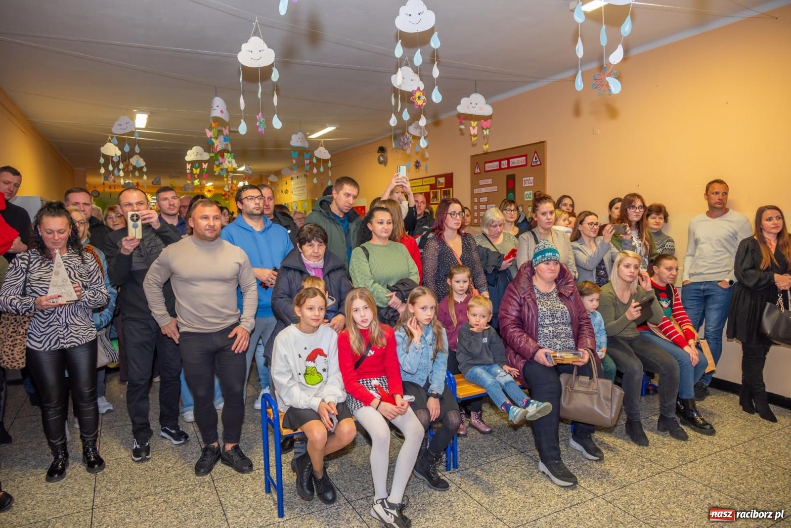 Zdjęcie w galerii na portalu naszraciborz.pl: Świąteczny kiermasz w SP 15. Moc atrakcji dla ducha i ciała wiadomości z regionu
