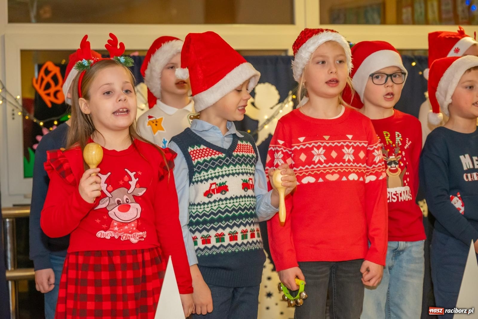 Zdjęcie w galerii na portalu naszraciborz.pl: Świąteczny kiermasz w SP 15. Moc atrakcji dla ducha i ciała wiadomości z regionu