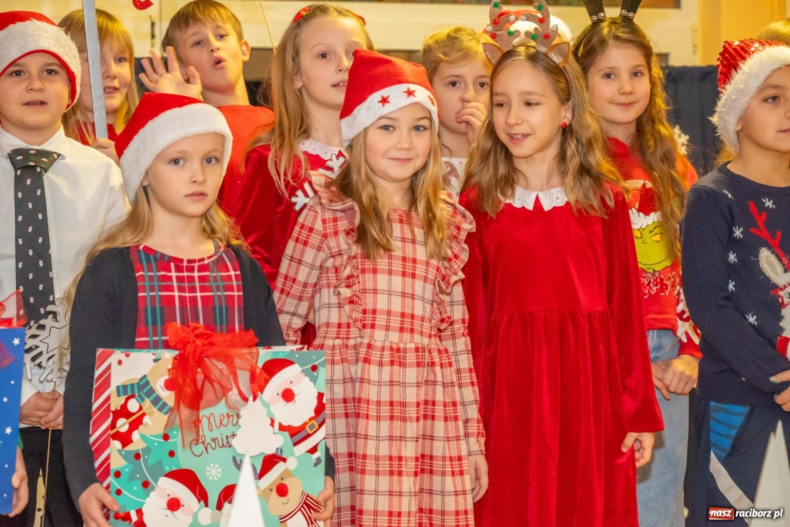 Zdjęcie w galerii na portalu naszraciborz.pl: Świąteczny kiermasz w SP 15. Moc atrakcji dla ducha i ciała wiadomości z regionu