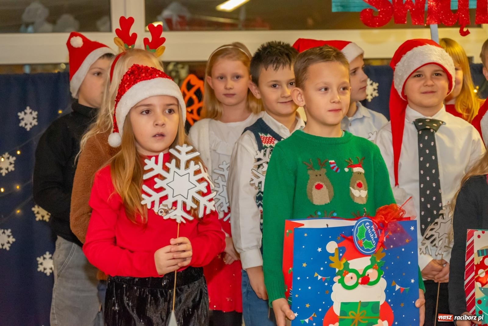 Zdjęcie w galerii na portalu naszraciborz.pl: Świąteczny kiermasz w SP 15. Moc atrakcji dla ducha i ciała wiadomości z regionu
