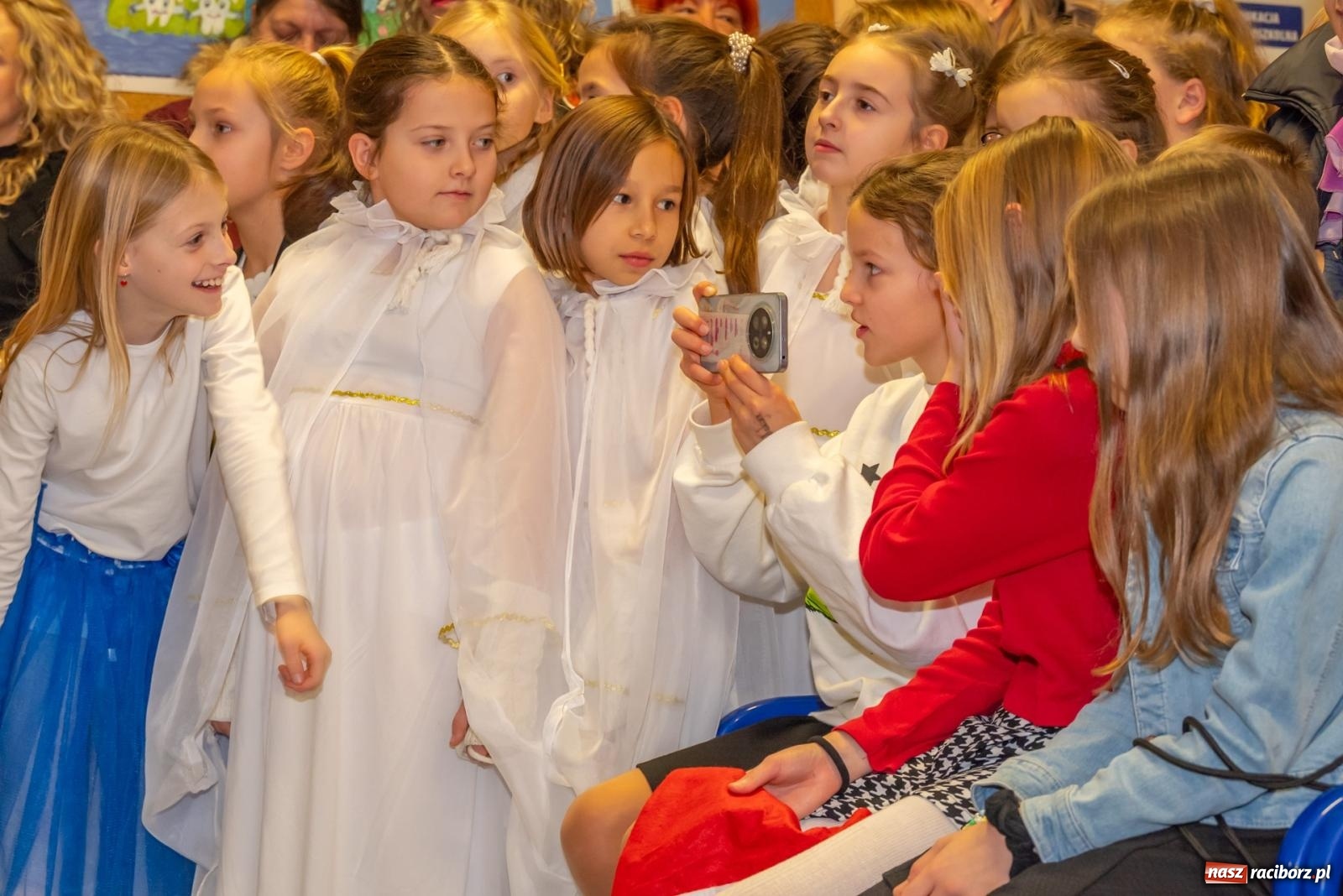 Zdjęcie w galerii na portalu naszraciborz.pl: Świąteczny kiermasz w SP 15. Moc atrakcji dla ducha i ciała wiadomości z regionu
