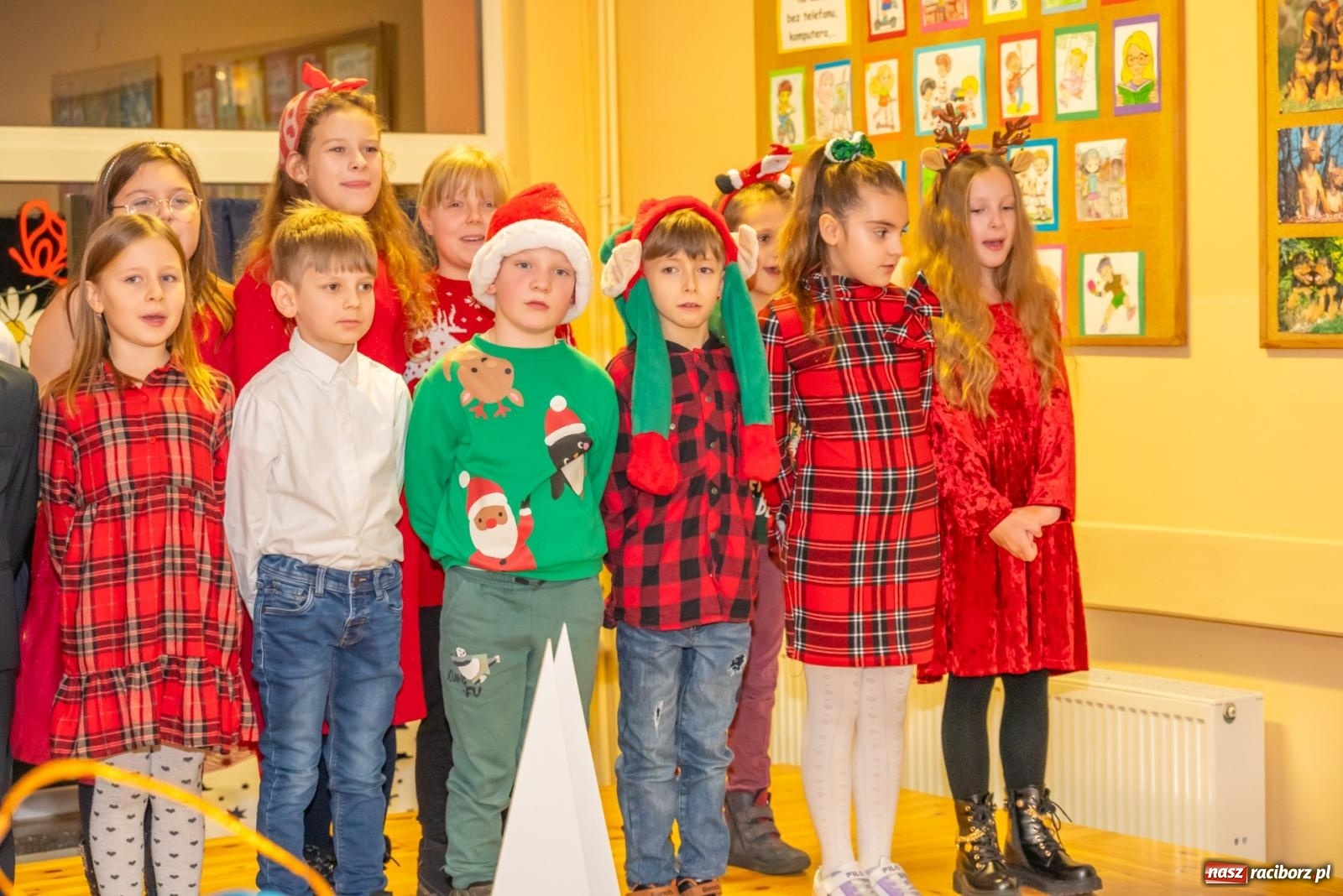 Zdjęcie w galerii na portalu naszraciborz.pl: Świąteczny kiermasz w SP 15. Moc atrakcji dla ducha i ciała wiadomości z regionu