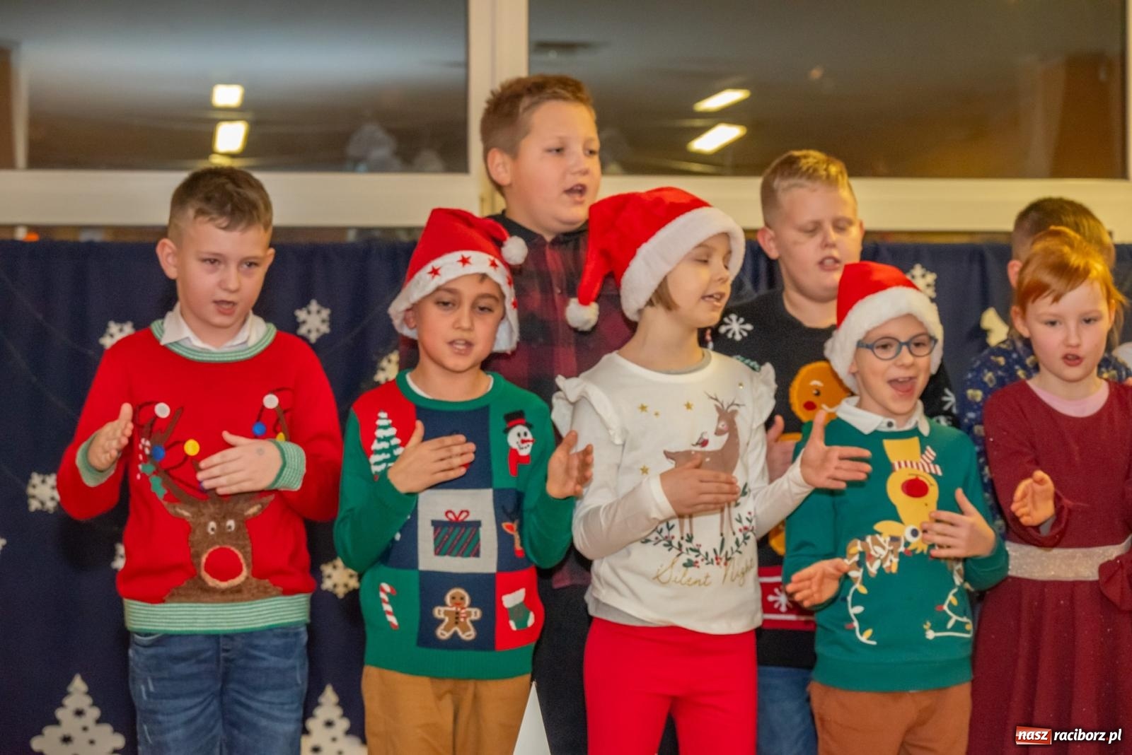 Zdjęcie w galerii na portalu naszraciborz.pl: Świąteczny kiermasz w SP 15. Moc atrakcji dla ducha i ciała wiadomości z regionu