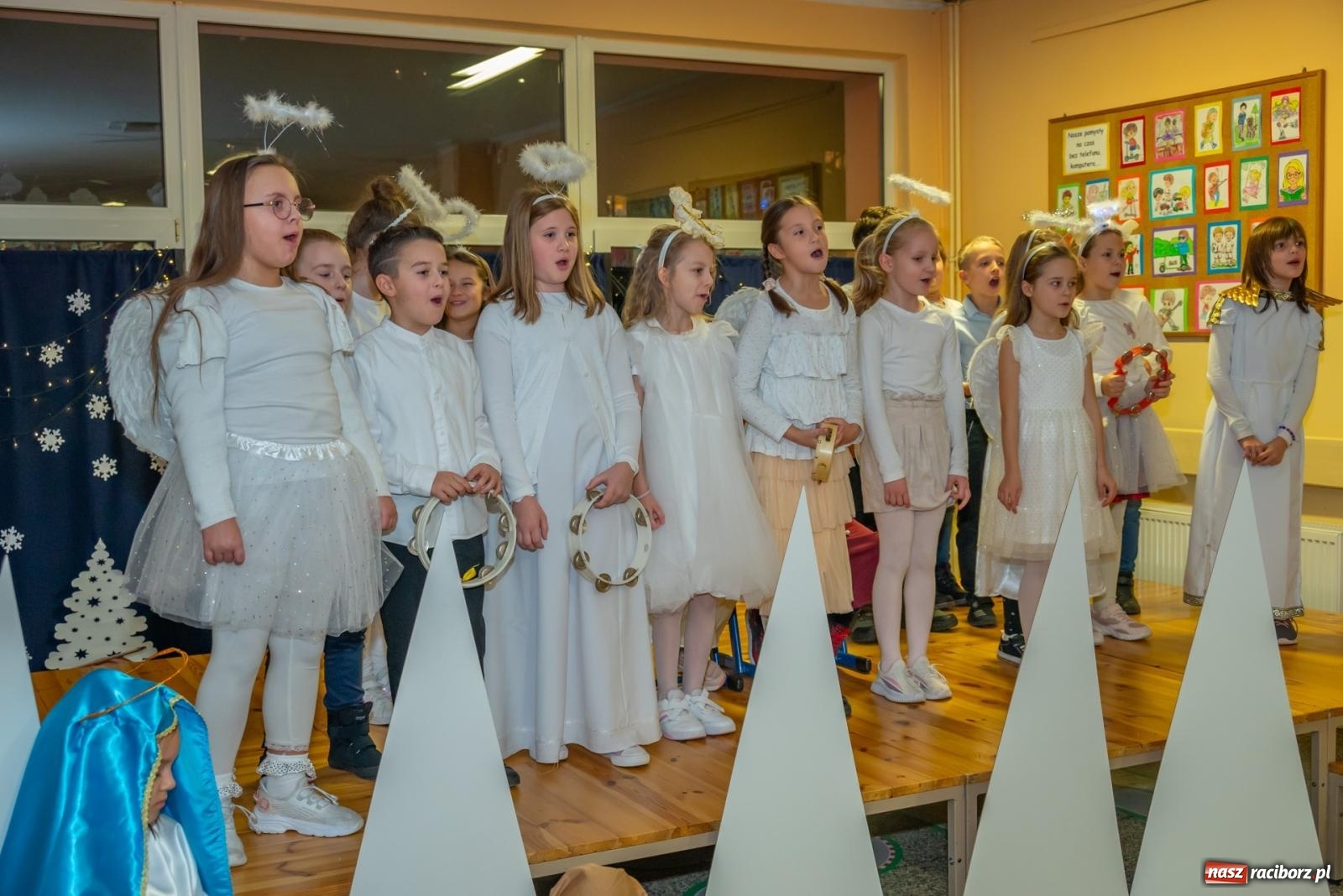 Zdjęcie w galerii na portalu naszraciborz.pl: Świąteczny kiermasz w SP 15. Moc atrakcji dla ducha i ciała wiadomości z regionu