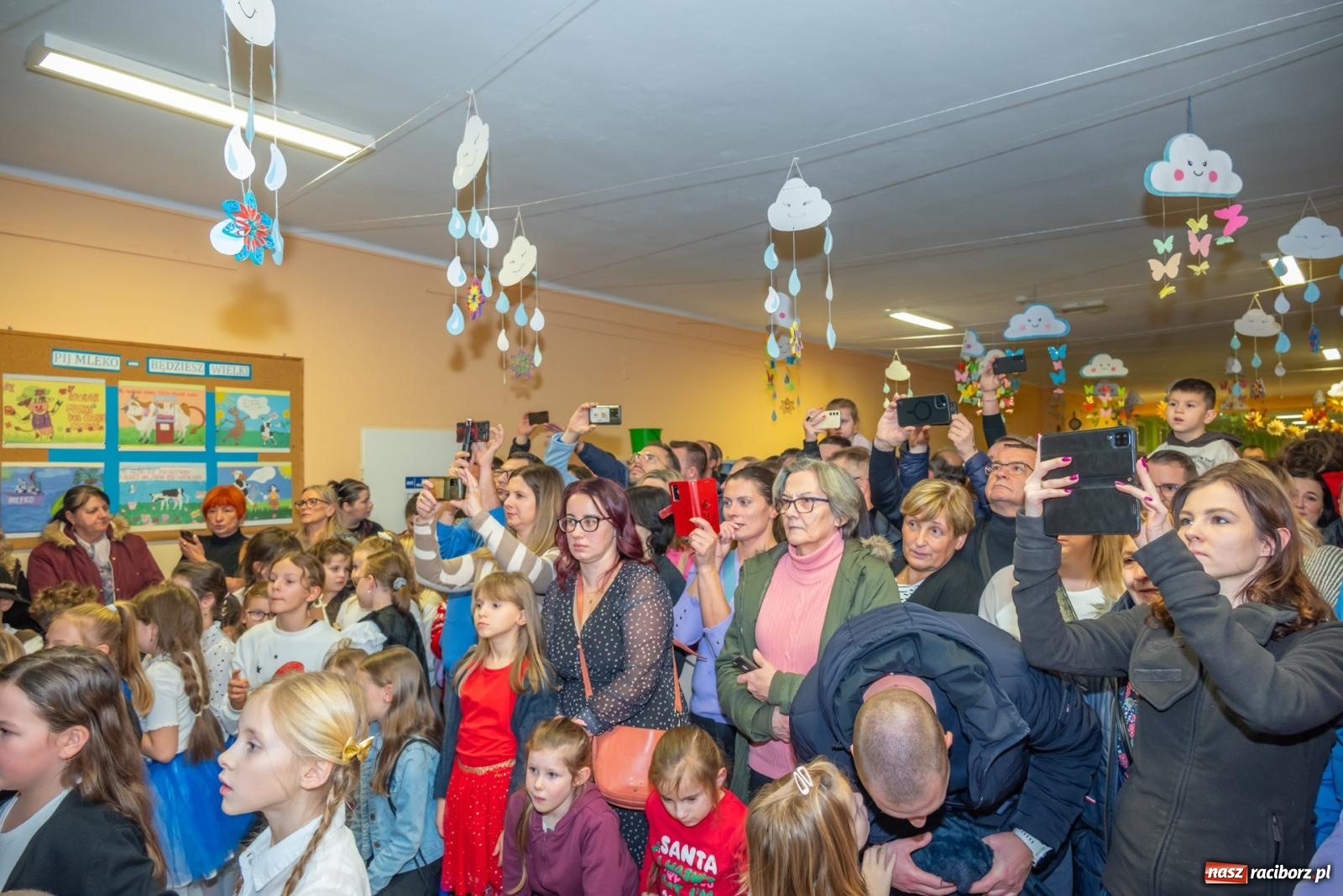 Zdjęcie w galerii na portalu naszraciborz.pl: Świąteczny kiermasz w SP 15. Moc atrakcji dla ducha i ciała wiadomości z regionu