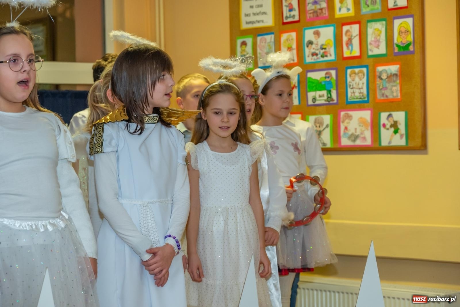 Zdjęcie w galerii na portalu naszraciborz.pl: Świąteczny kiermasz w SP 15. Moc atrakcji dla ducha i ciała wiadomości z regionu