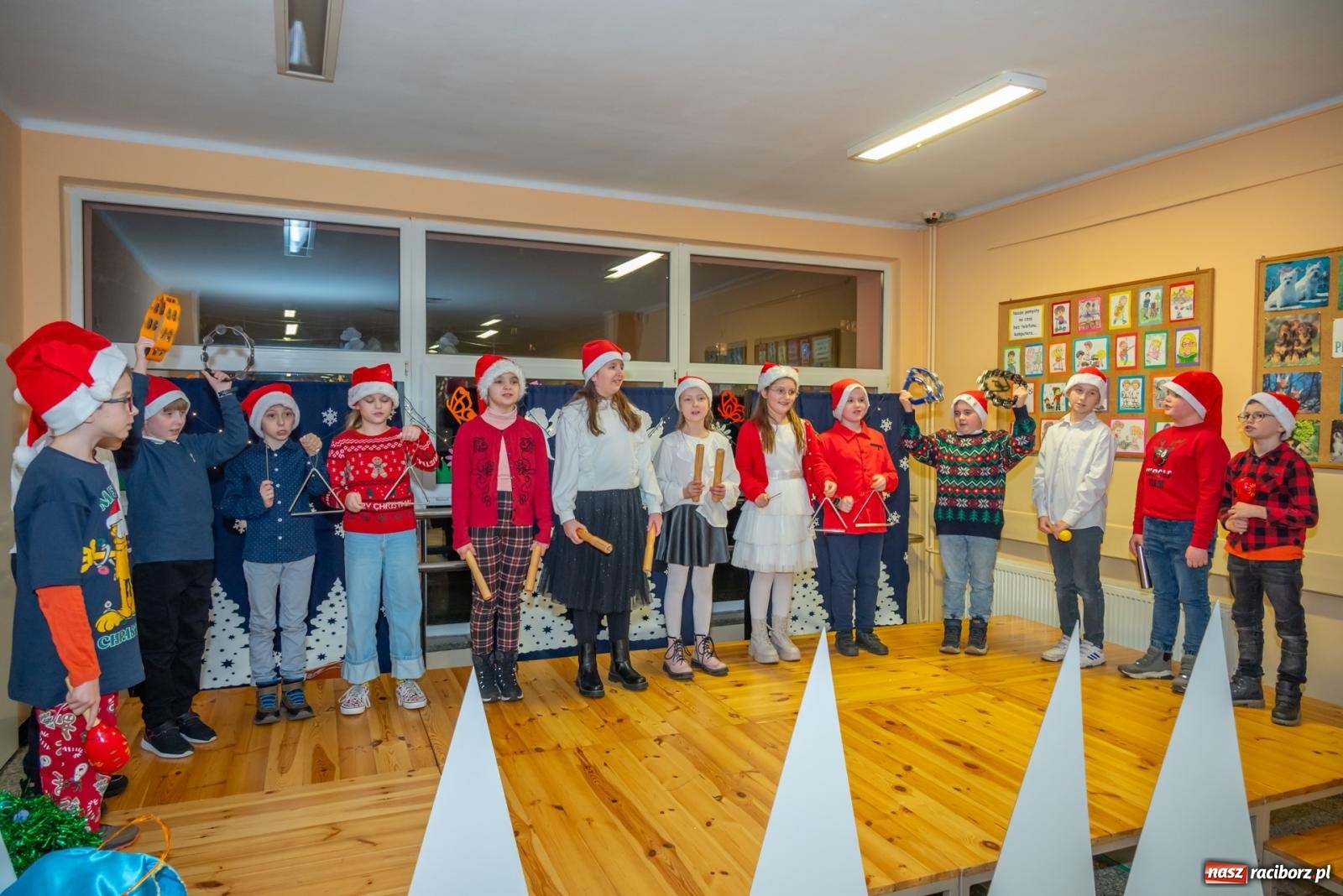 Zdjęcie w galerii na portalu naszraciborz.pl: Świąteczny kiermasz w SP 15. Moc atrakcji dla ducha i ciała wiadomości z regionu