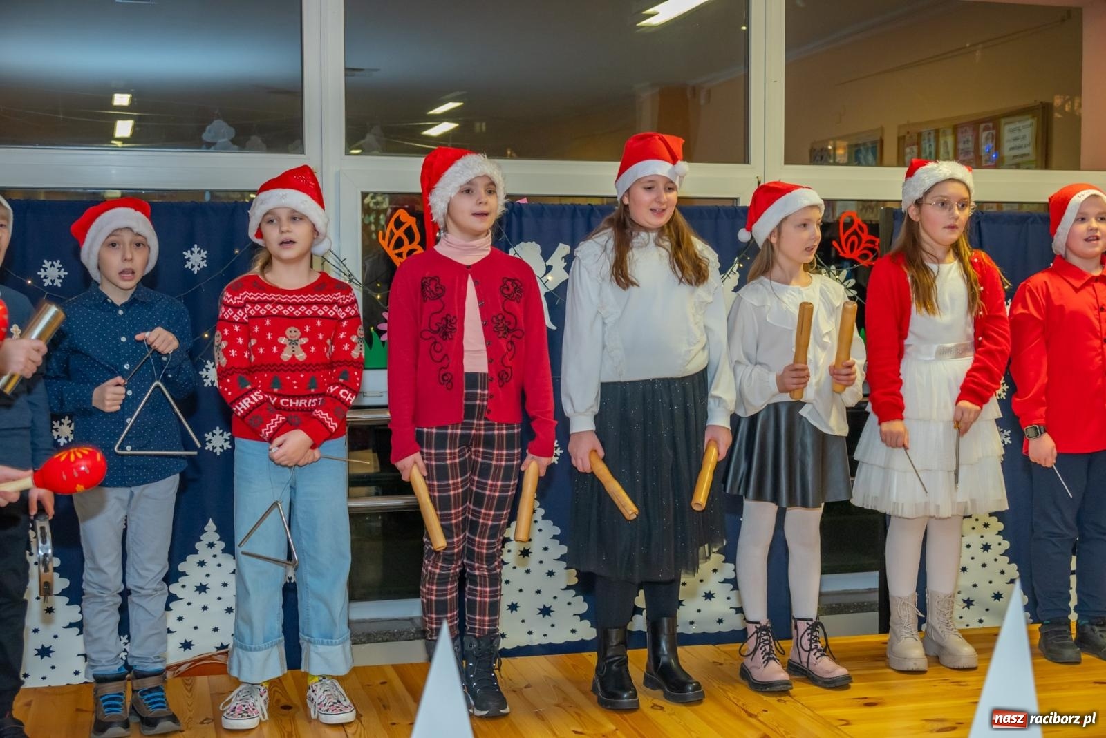 Zdjęcie w galerii na portalu naszraciborz.pl: Świąteczny kiermasz w SP 15. Moc atrakcji dla ducha i ciała wiadomości z regionu