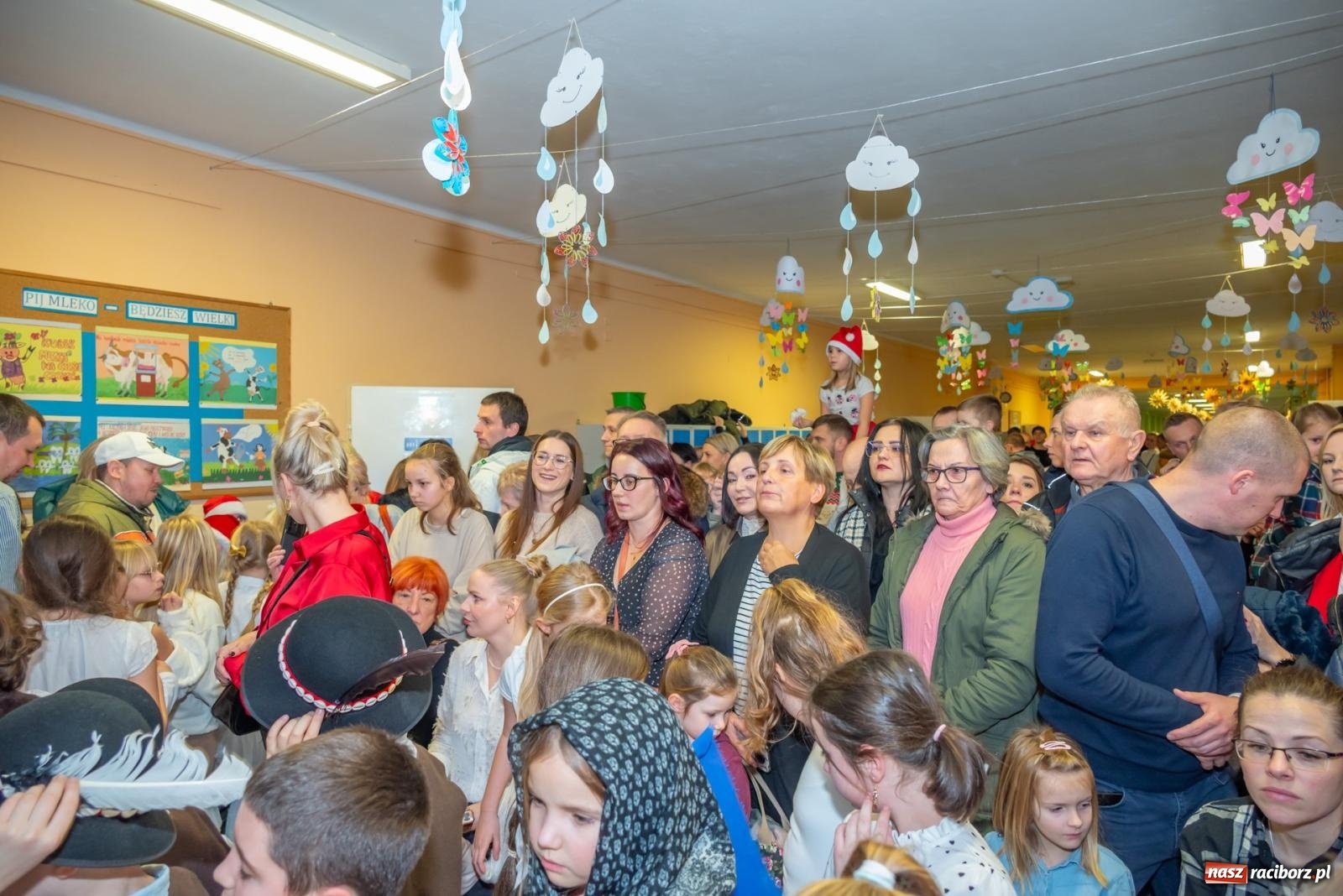 Zdjęcie w galerii na portalu naszraciborz.pl: Świąteczny kiermasz w SP 15. Moc atrakcji dla ducha i ciała wiadomości z regionu