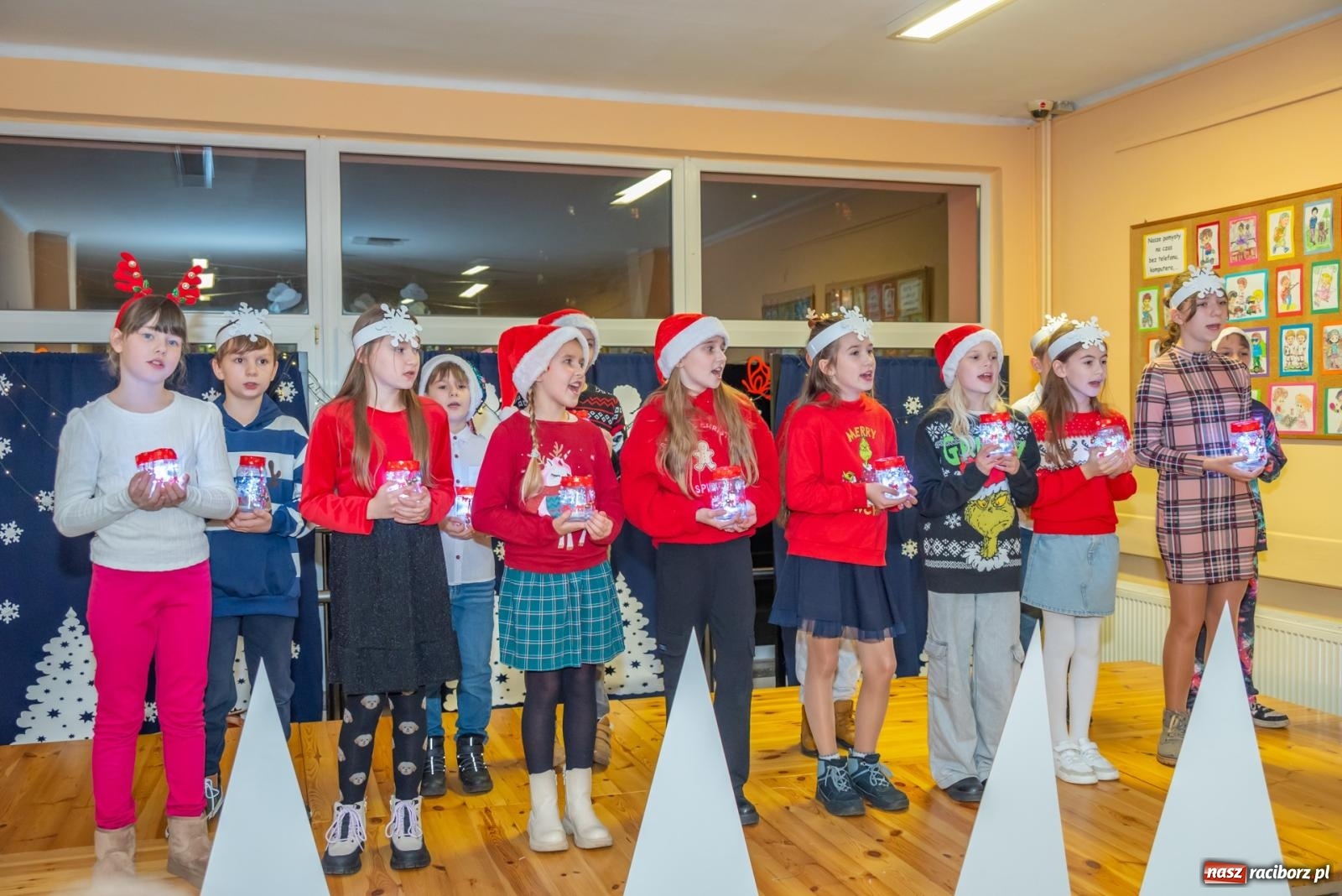 Zdjęcie w galerii na portalu naszraciborz.pl: Świąteczny kiermasz w SP 15. Moc atrakcji dla ducha i ciała wiadomości z regionu