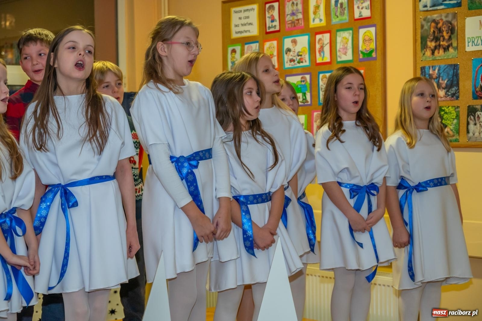 Zdjęcie w galerii na portalu naszraciborz.pl: Świąteczny kiermasz w SP 15. Moc atrakcji dla ducha i ciała wiadomości z regionu