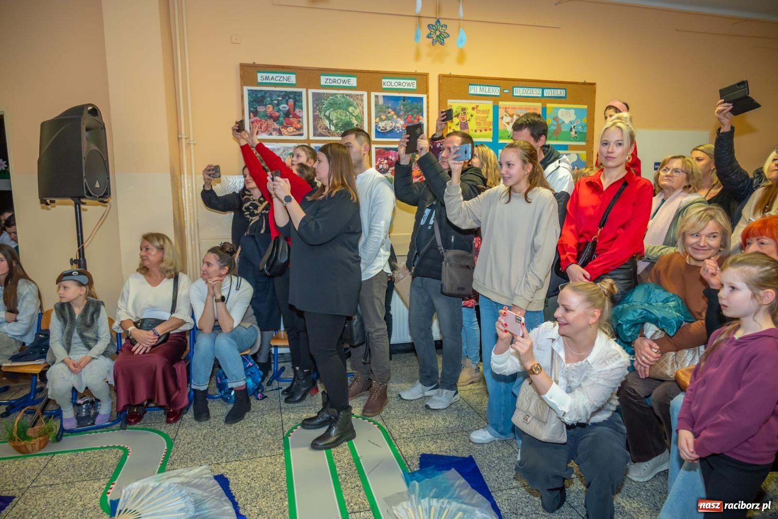 Zdjęcie w galerii na portalu naszraciborz.pl: Świąteczny kiermasz w SP 15. Moc atrakcji dla ducha i ciała wiadomości z regionu