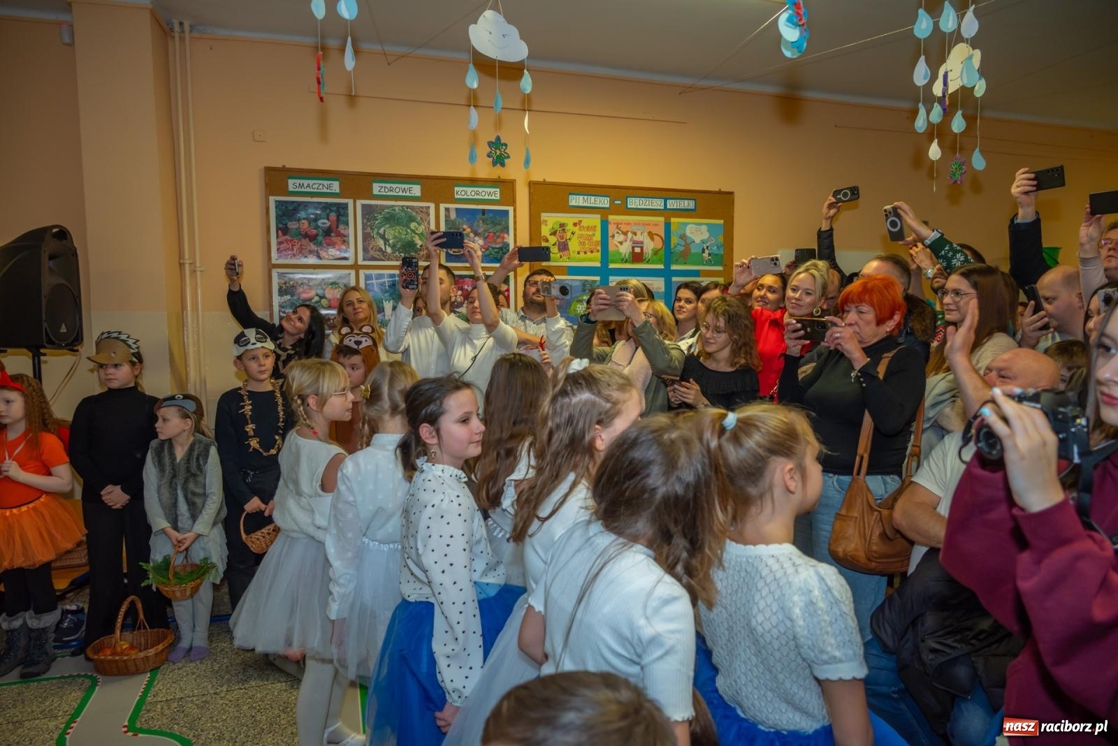 Zdjęcie w galerii na portalu naszraciborz.pl: Świąteczny kiermasz w SP 15. Moc atrakcji dla ducha i ciała wiadomości z regionu