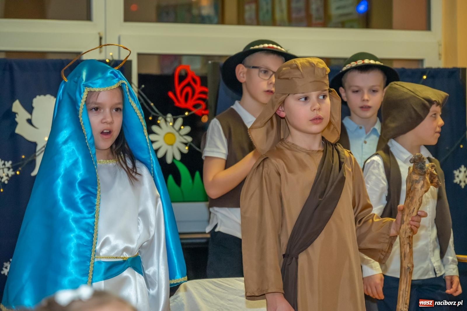 Zdjęcie w galerii na portalu naszraciborz.pl: Świąteczny kiermasz w SP 15. Moc atrakcji dla ducha i ciała wiadomości z regionu