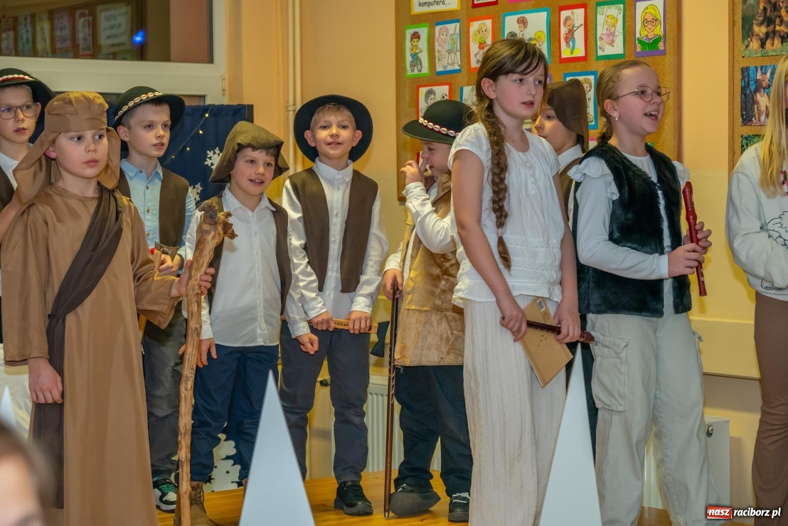 Zdjęcie w galerii na portalu naszraciborz.pl: Świąteczny kiermasz w SP 15. Moc atrakcji dla ducha i ciała wiadomości z regionu