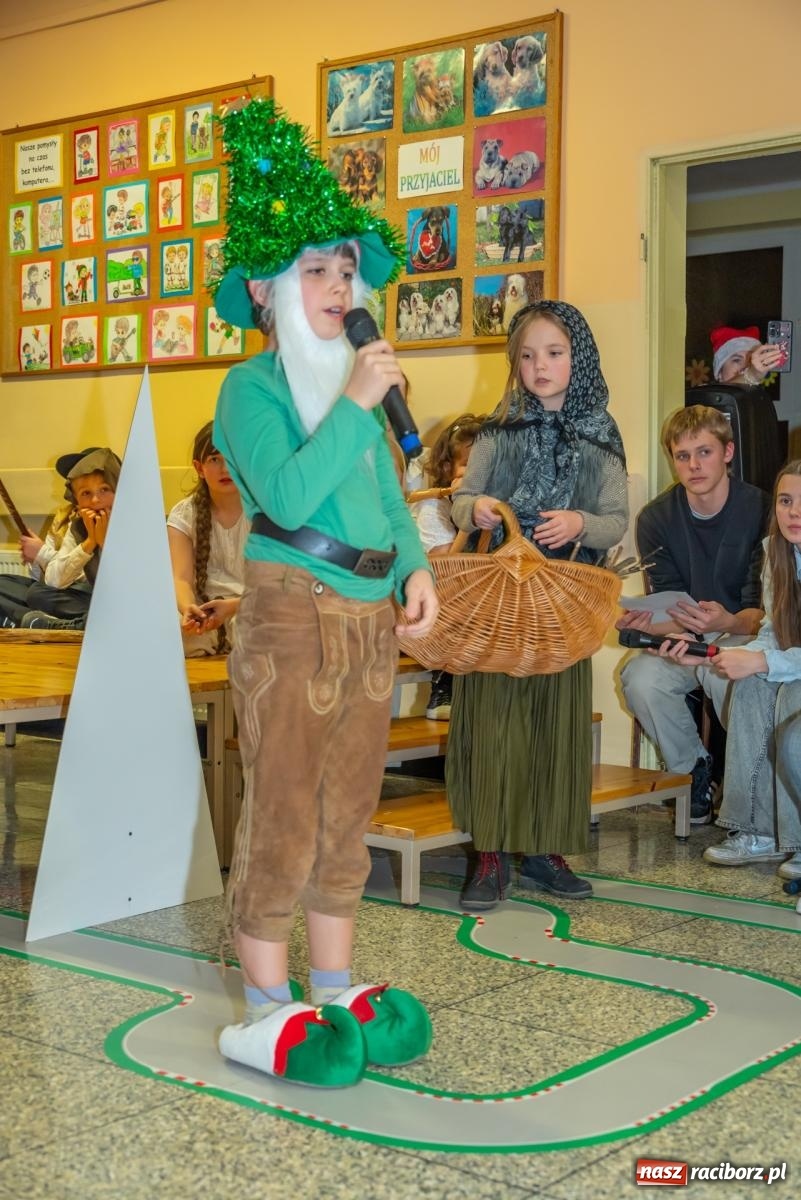 Zdjęcie w galerii na portalu naszraciborz.pl: Świąteczny kiermasz w SP 15. Moc atrakcji dla ducha i ciała wiadomości z regionu