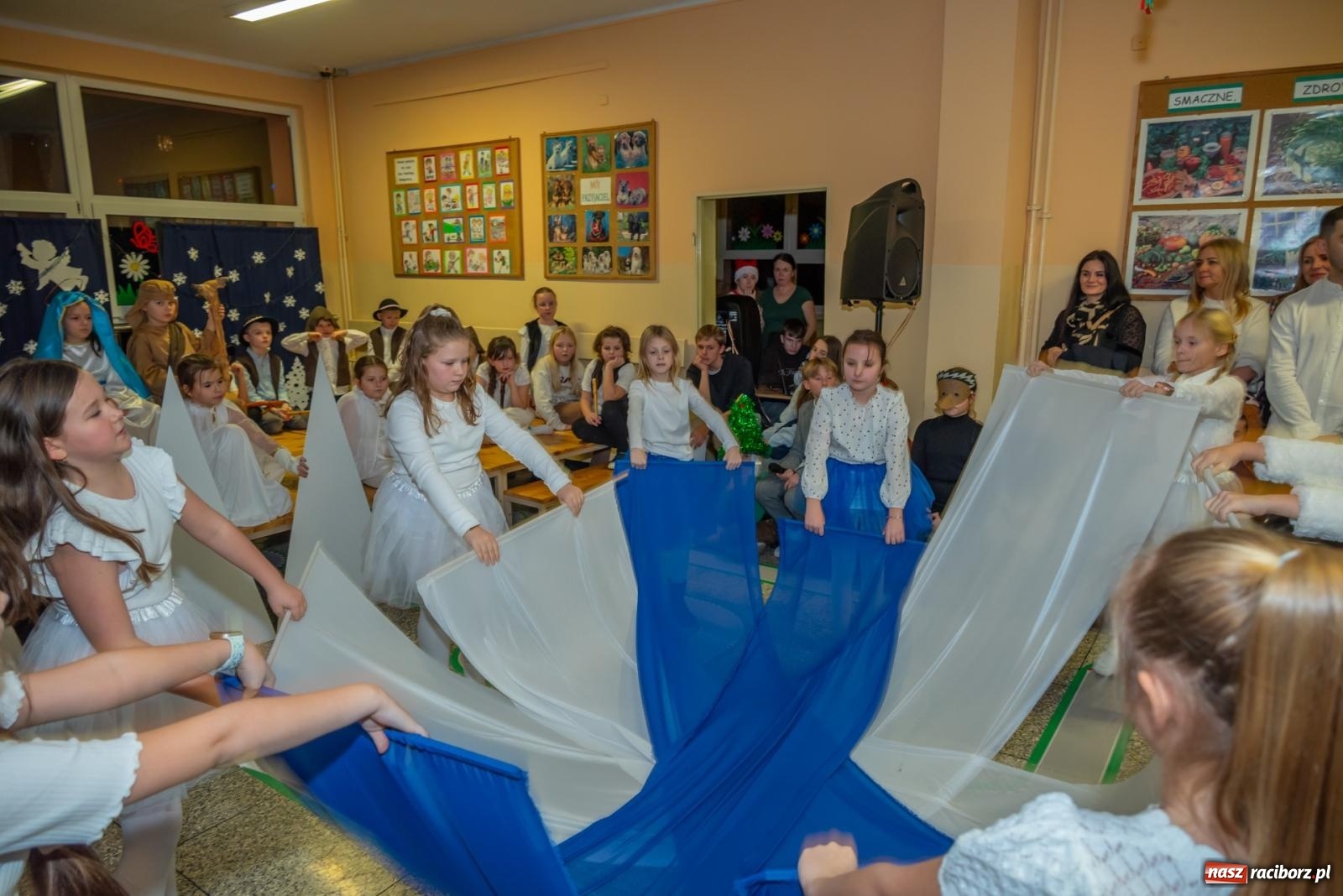 Zdjęcie w galerii na portalu naszraciborz.pl: Świąteczny kiermasz w SP 15. Moc atrakcji dla ducha i ciała wiadomości z regionu