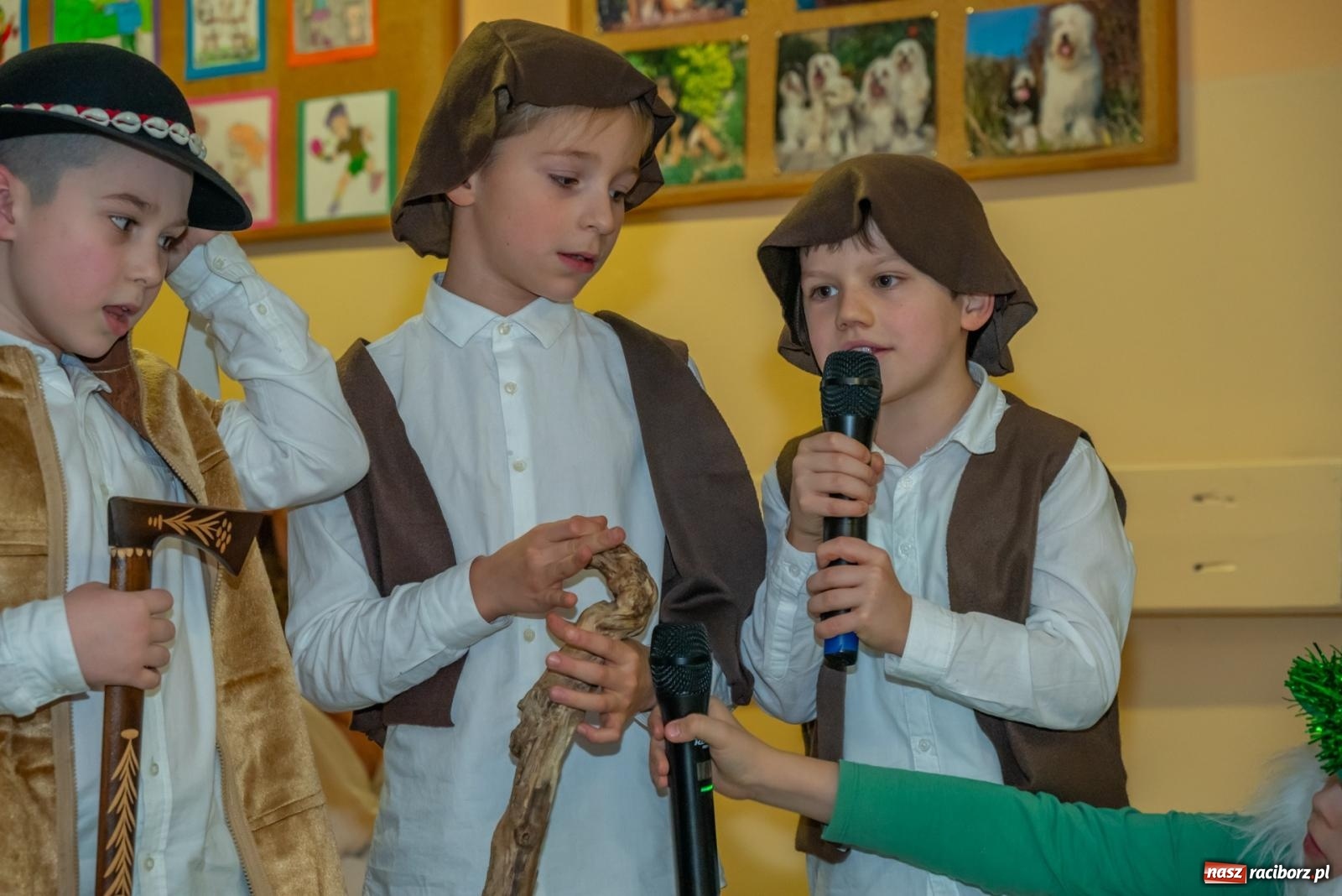 Zdjęcie w galerii na portalu naszraciborz.pl: Świąteczny kiermasz w SP 15. Moc atrakcji dla ducha i ciała wiadomości z regionu