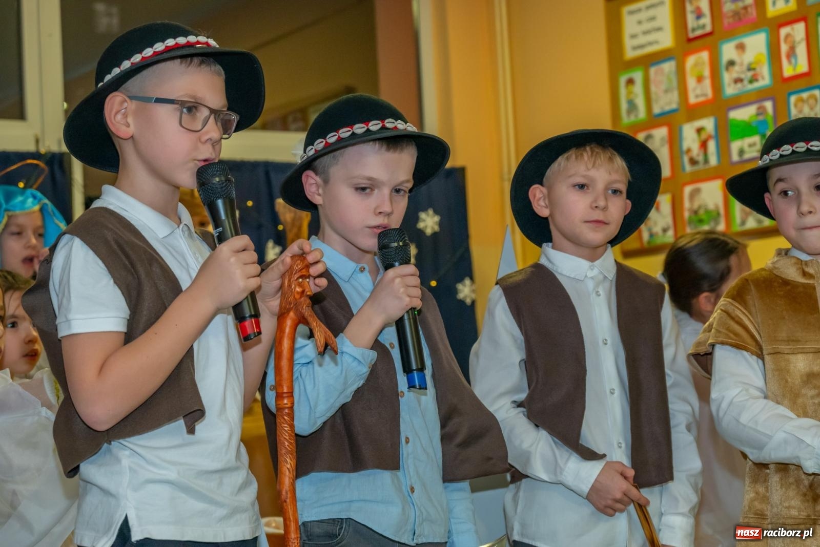 Zdjęcie w galerii na portalu naszraciborz.pl: Świąteczny kiermasz w SP 15. Moc atrakcji dla ducha i ciała wiadomości z regionu
