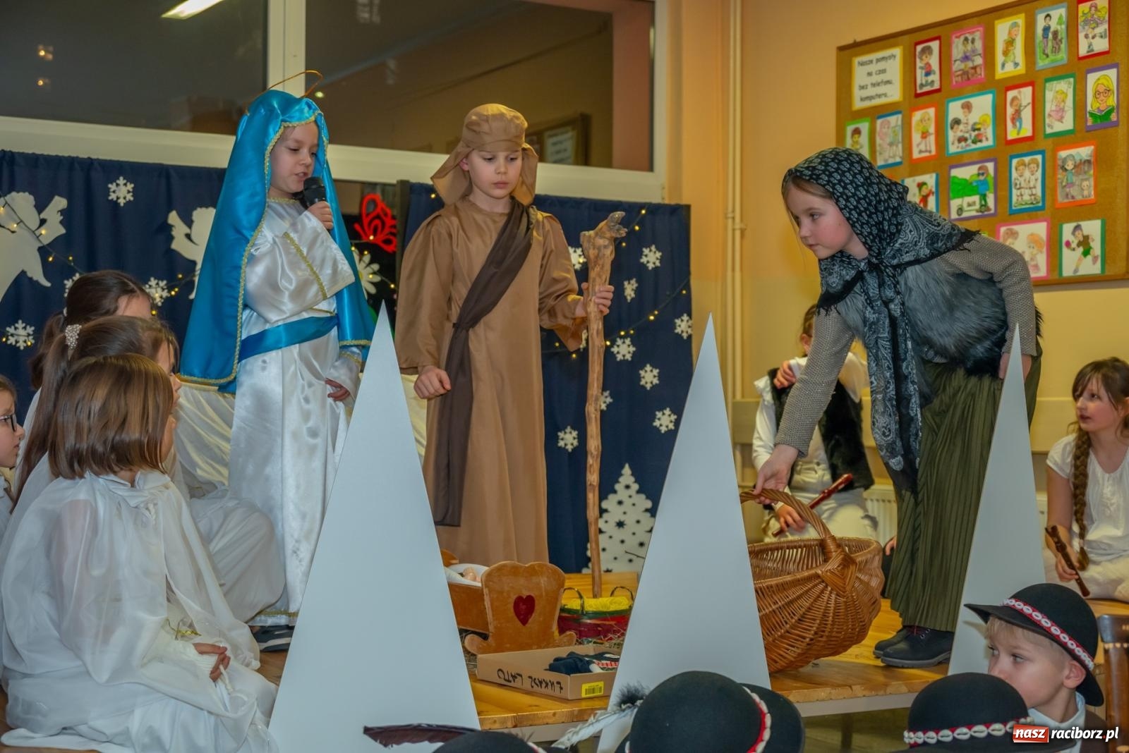 Zdjęcie w galerii na portalu naszraciborz.pl: Świąteczny kiermasz w SP 15. Moc atrakcji dla ducha i ciała wiadomości z regionu