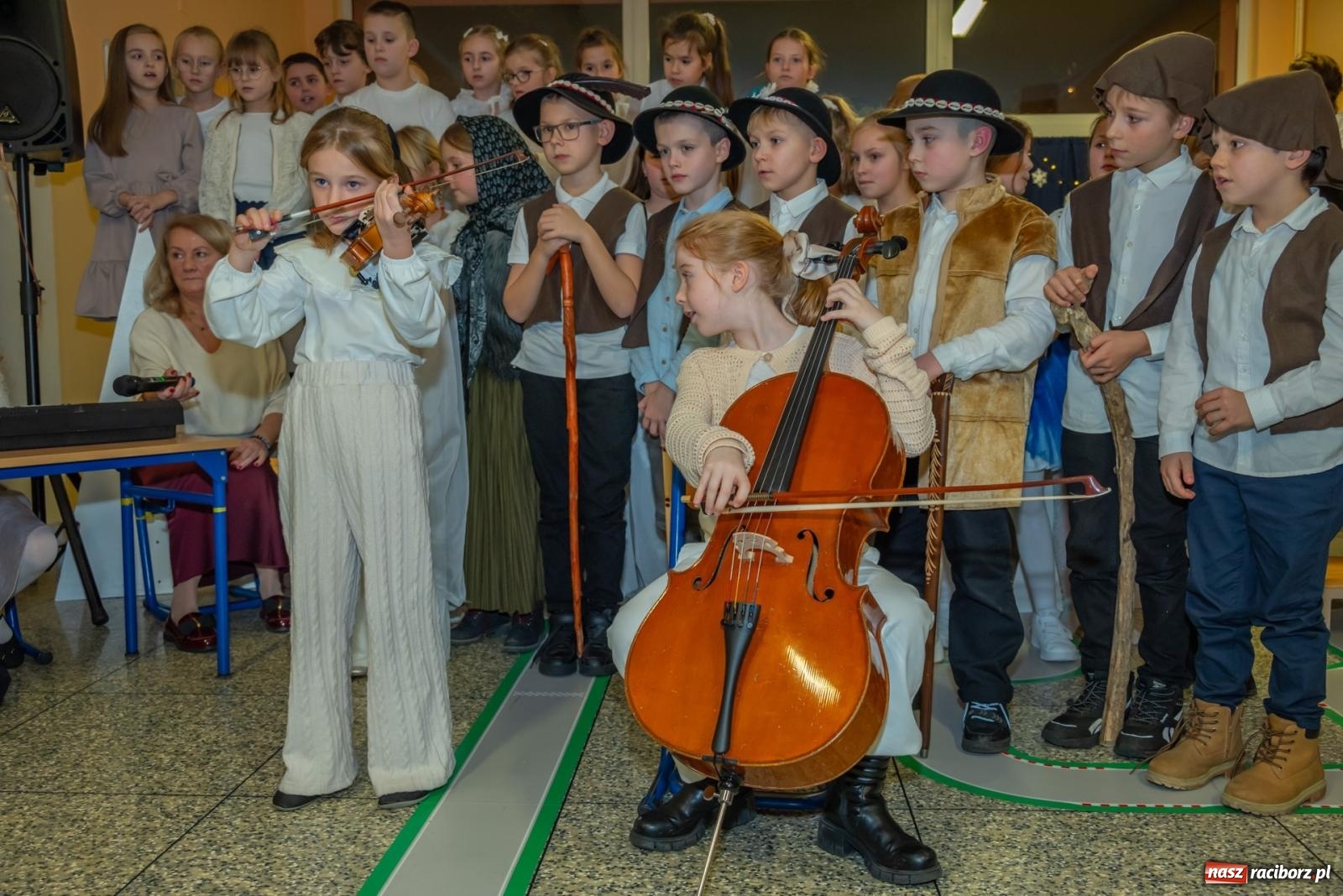 Zdjęcie w galerii na portalu naszraciborz.pl: Świąteczny kiermasz w SP 15. Moc atrakcji dla ducha i ciała wiadomości z regionu