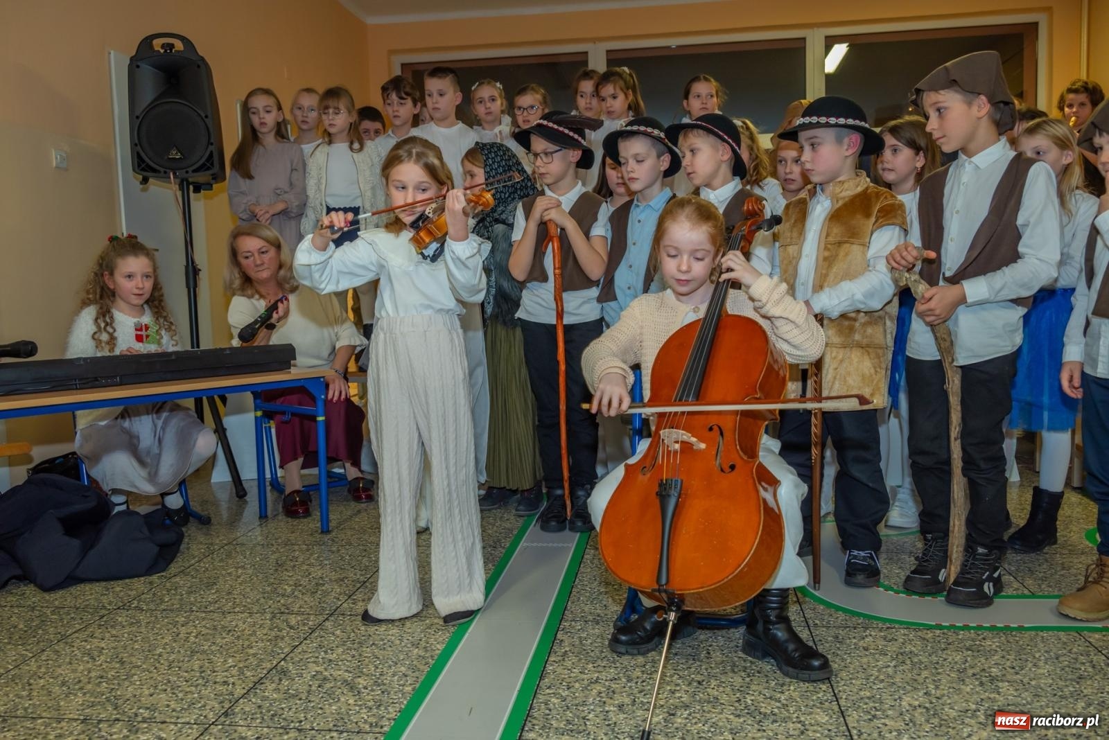 Zdjęcie w galerii na portalu naszraciborz.pl: Świąteczny kiermasz w SP 15. Moc atrakcji dla ducha i ciała wiadomości z regionu