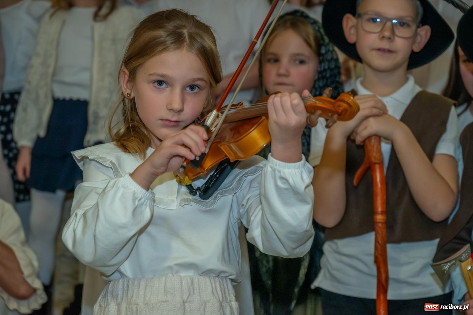 Zdjęcie w galerii na portalu naszraciborz.pl: Świąteczny kiermasz w SP 15. Moc atrakcji dla ducha i ciała wiadomości z regionu