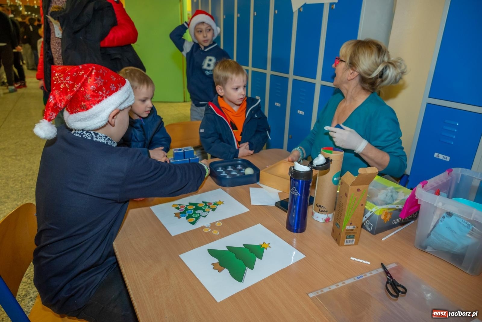 Zdjęcie w galerii na portalu naszraciborz.pl: Świąteczny kiermasz w SP 15. Moc atrakcji dla ducha i ciała wiadomości z regionu