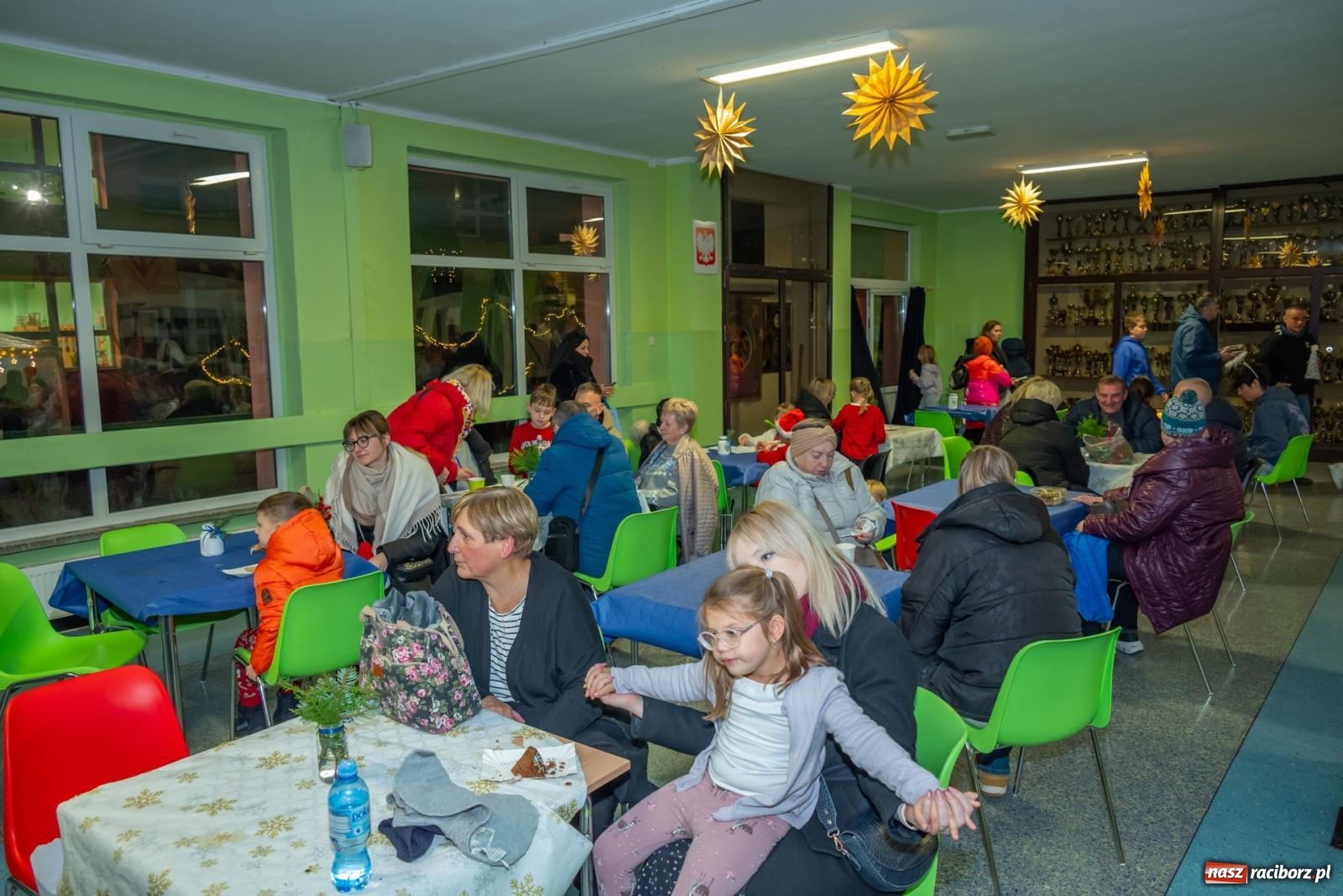 Zdjęcie w galerii na portalu naszraciborz.pl: Świąteczny kiermasz w SP 15. Moc atrakcji dla ducha i ciała wiadomości z regionu