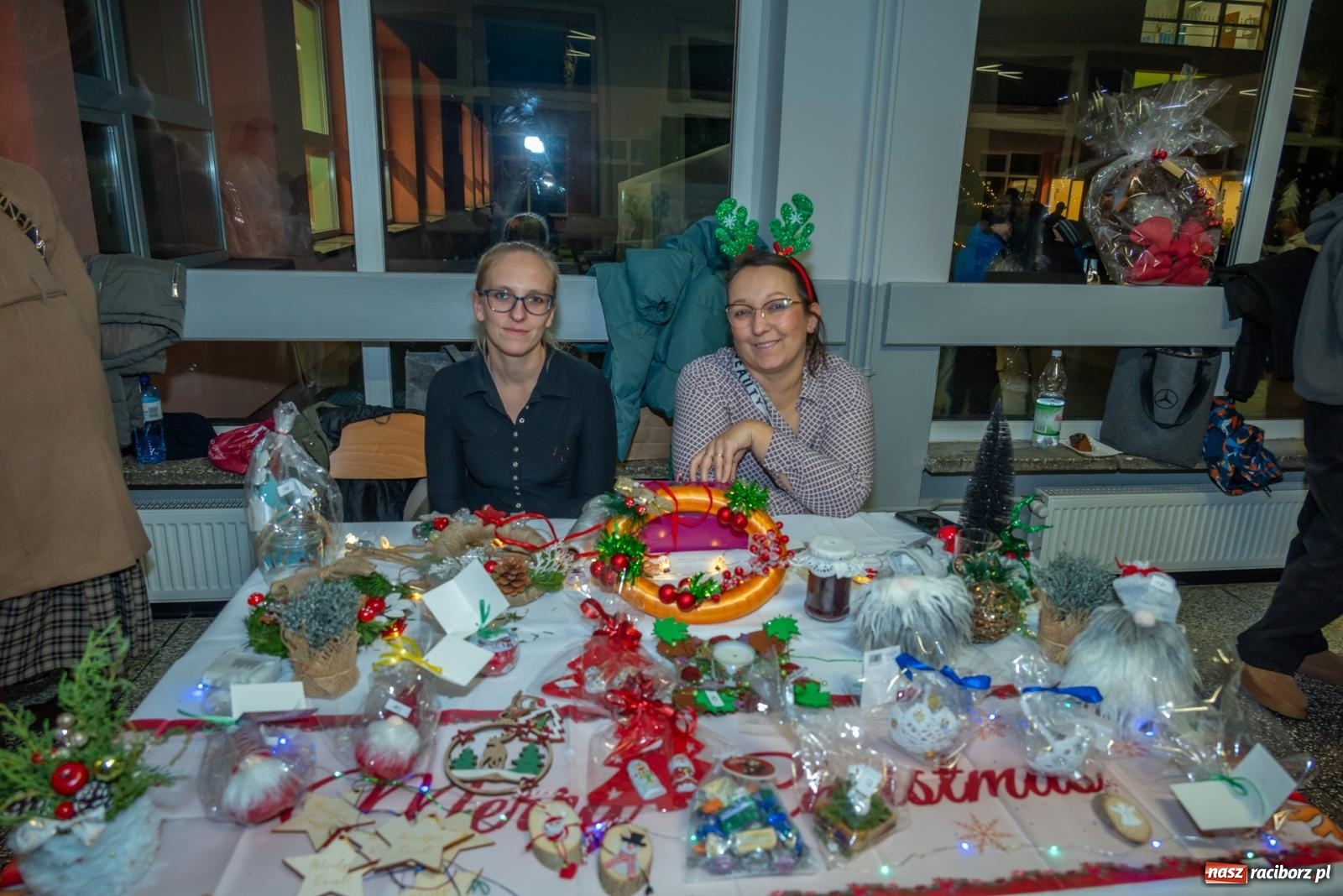 Zdjęcie w galerii na portalu naszraciborz.pl: Świąteczny kiermasz w SP 15. Moc atrakcji dla ducha i ciała wiadomości z regionu