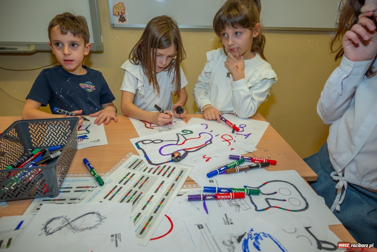 Zdjęcie w galerii na portalu naszraciborz.pl: Świąteczny kiermasz w SP 15. Moc atrakcji dla ducha i ciała wiadomości z regionu