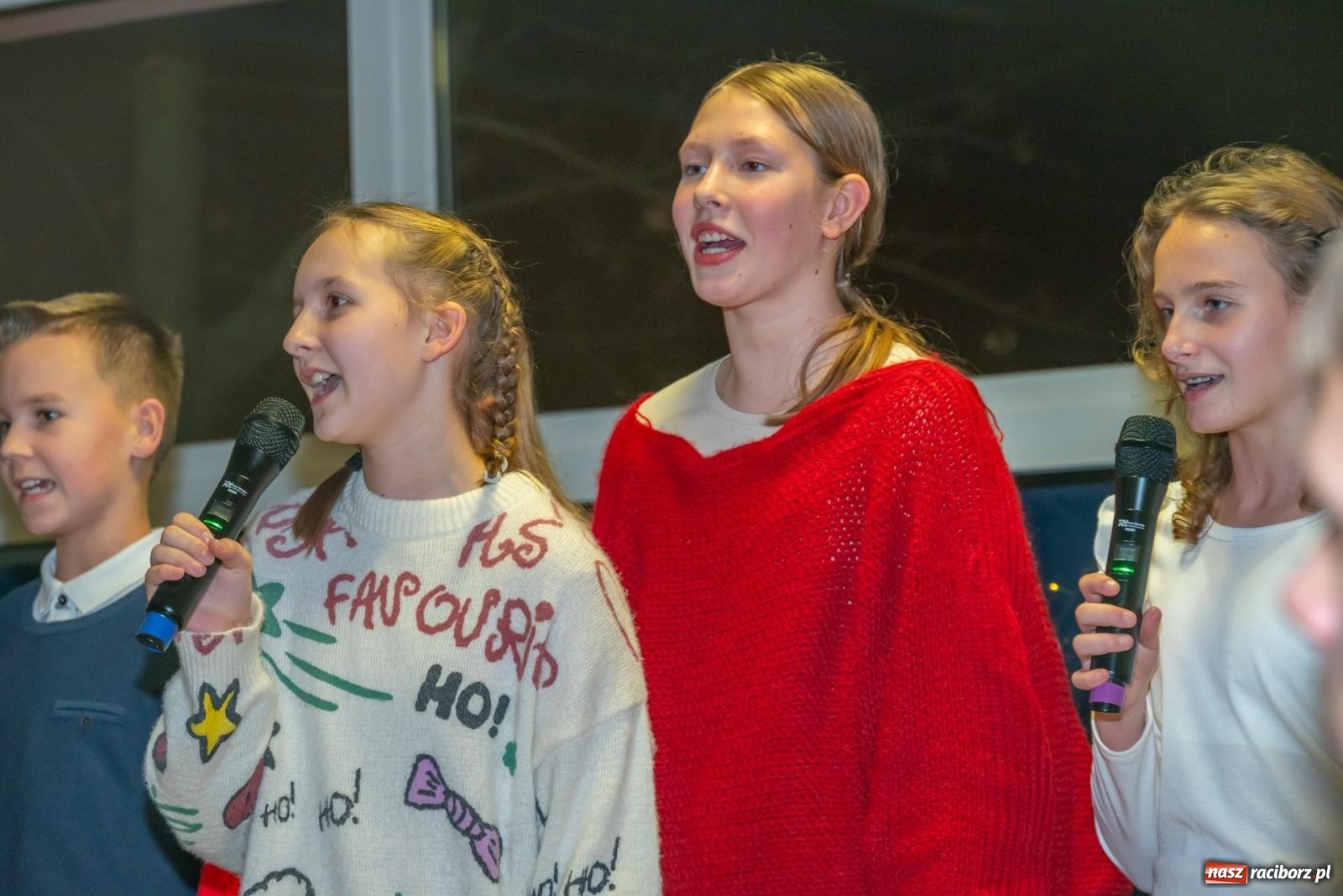 Zdjęcie w galerii na portalu naszraciborz.pl: Świąteczny kiermasz w SP 15. Moc atrakcji dla ducha i ciała wiadomości z regionu