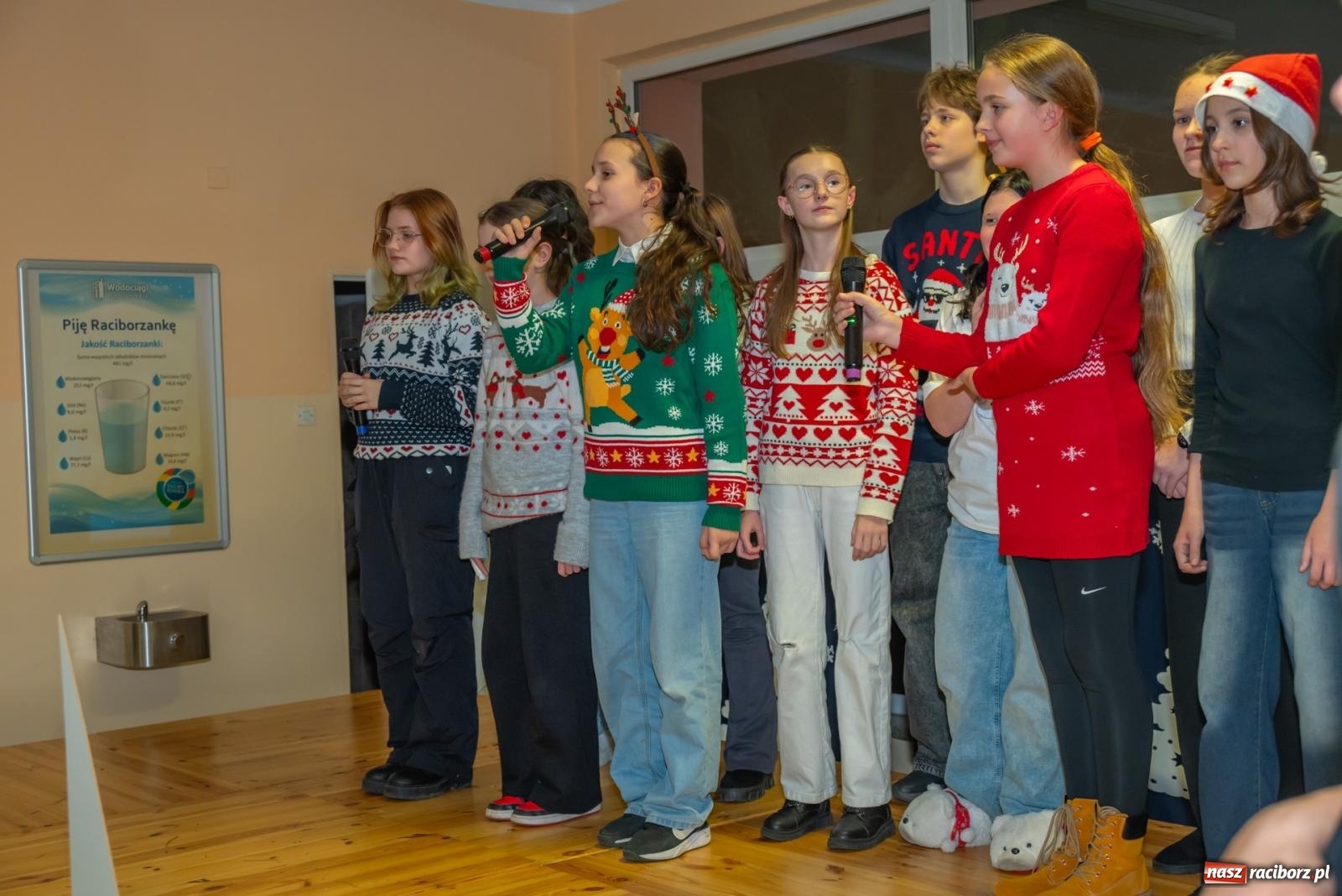 Zdjęcie w galerii na portalu naszraciborz.pl: Świąteczny kiermasz w SP 15. Moc atrakcji dla ducha i ciała wiadomości z regionu