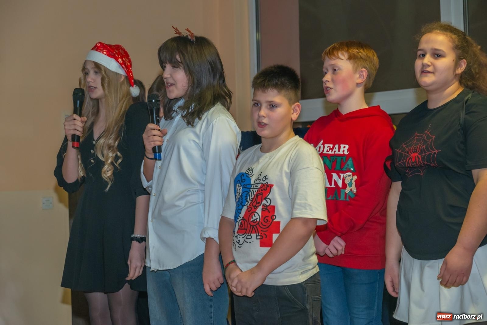 Zdjęcie w galerii na portalu naszraciborz.pl: Świąteczny kiermasz w SP 15. Moc atrakcji dla ducha i ciała wiadomości z regionu