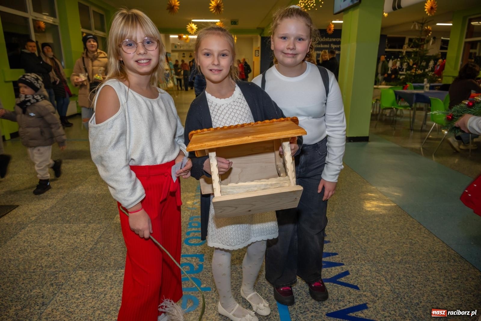 Zdjęcie w galerii na portalu naszraciborz.pl: Świąteczny kiermasz w SP 15. Moc atrakcji dla ducha i ciała wiadomości z regionu