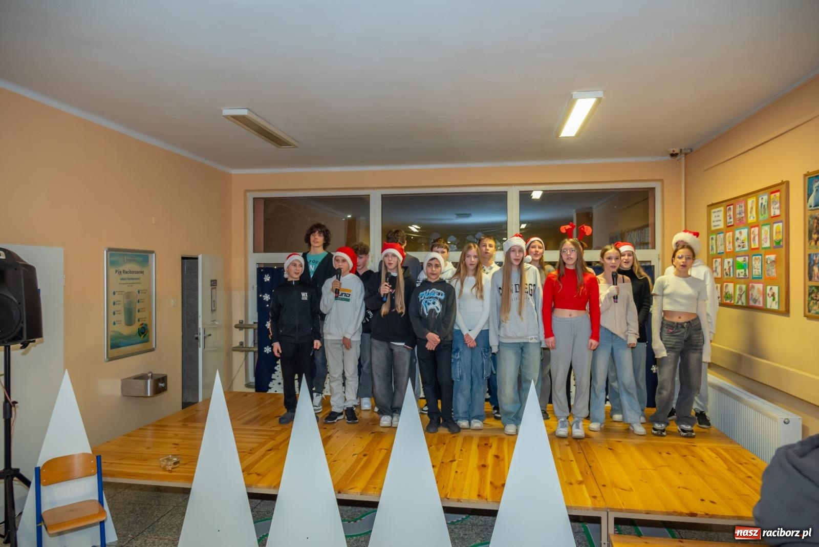 Zdjęcie w galerii na portalu naszraciborz.pl: Świąteczny kiermasz w SP 15. Moc atrakcji dla ducha i ciała wiadomości z regionu