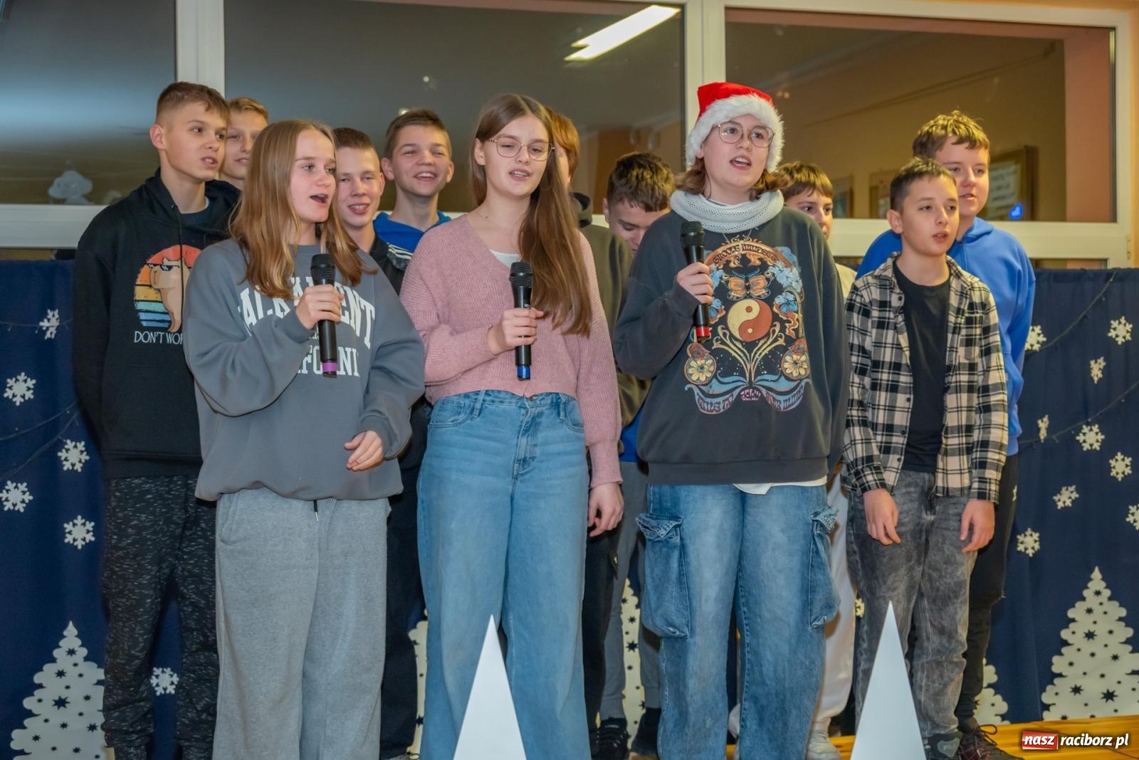 Zdjęcie w galerii na portalu naszraciborz.pl: Świąteczny kiermasz w SP 15. Moc atrakcji dla ducha i ciała wiadomości z regionu