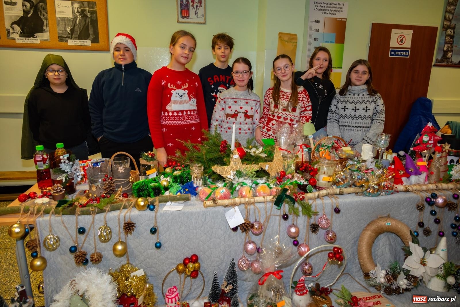 Zdjęcie w galerii na portalu naszraciborz.pl: Świąteczny kiermasz w SP 15. Moc atrakcji dla ducha i ciała wiadomości z regionu