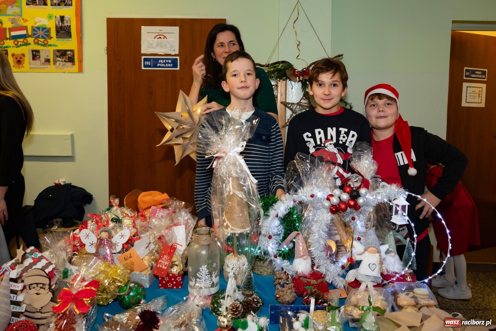 Zdjęcie w galerii na portalu naszraciborz.pl: Świąteczny kiermasz w SP 15. Moc atrakcji dla ducha i ciała wiadomości z regionu